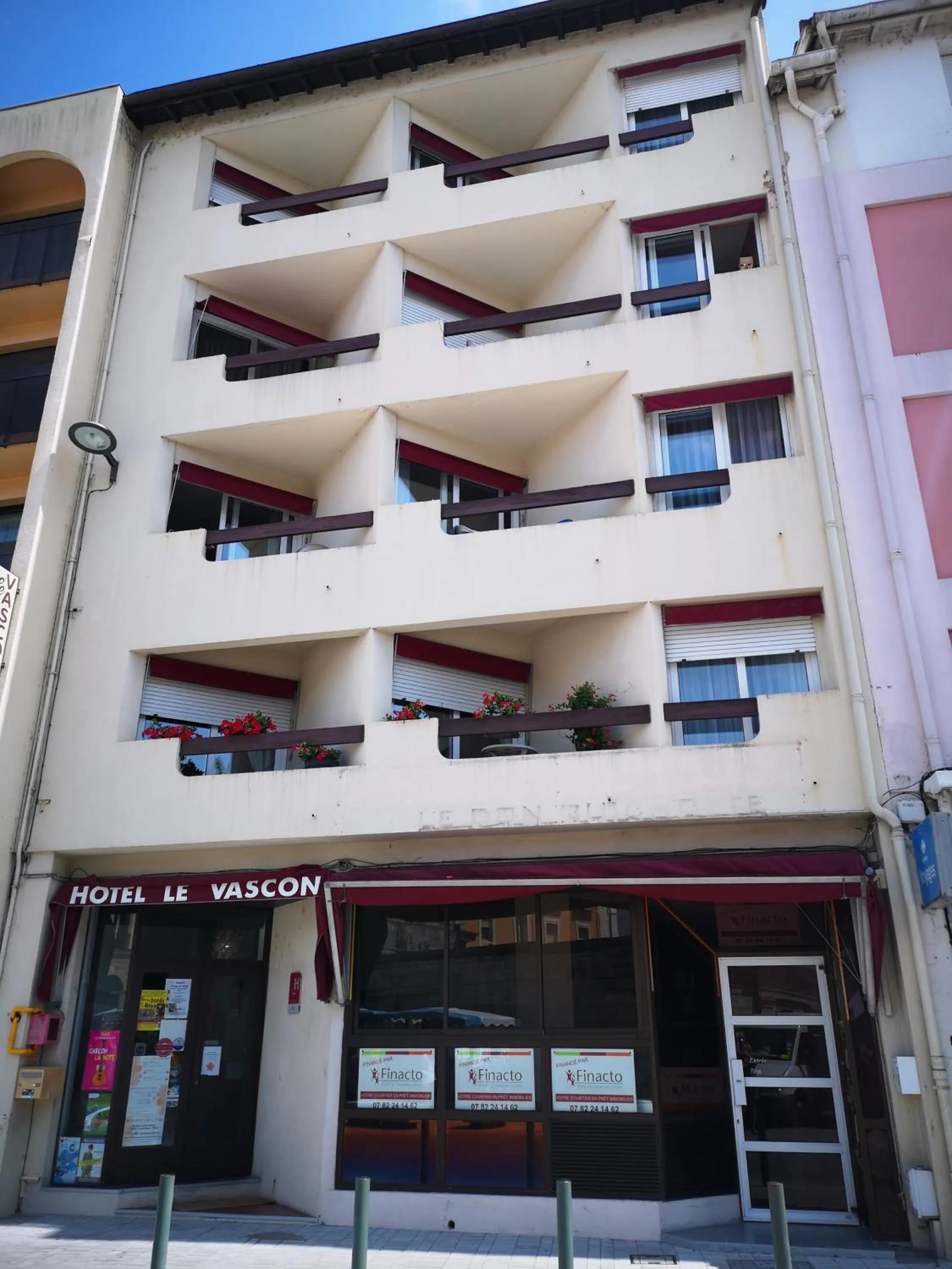 Property building in Hôtel le Vascon