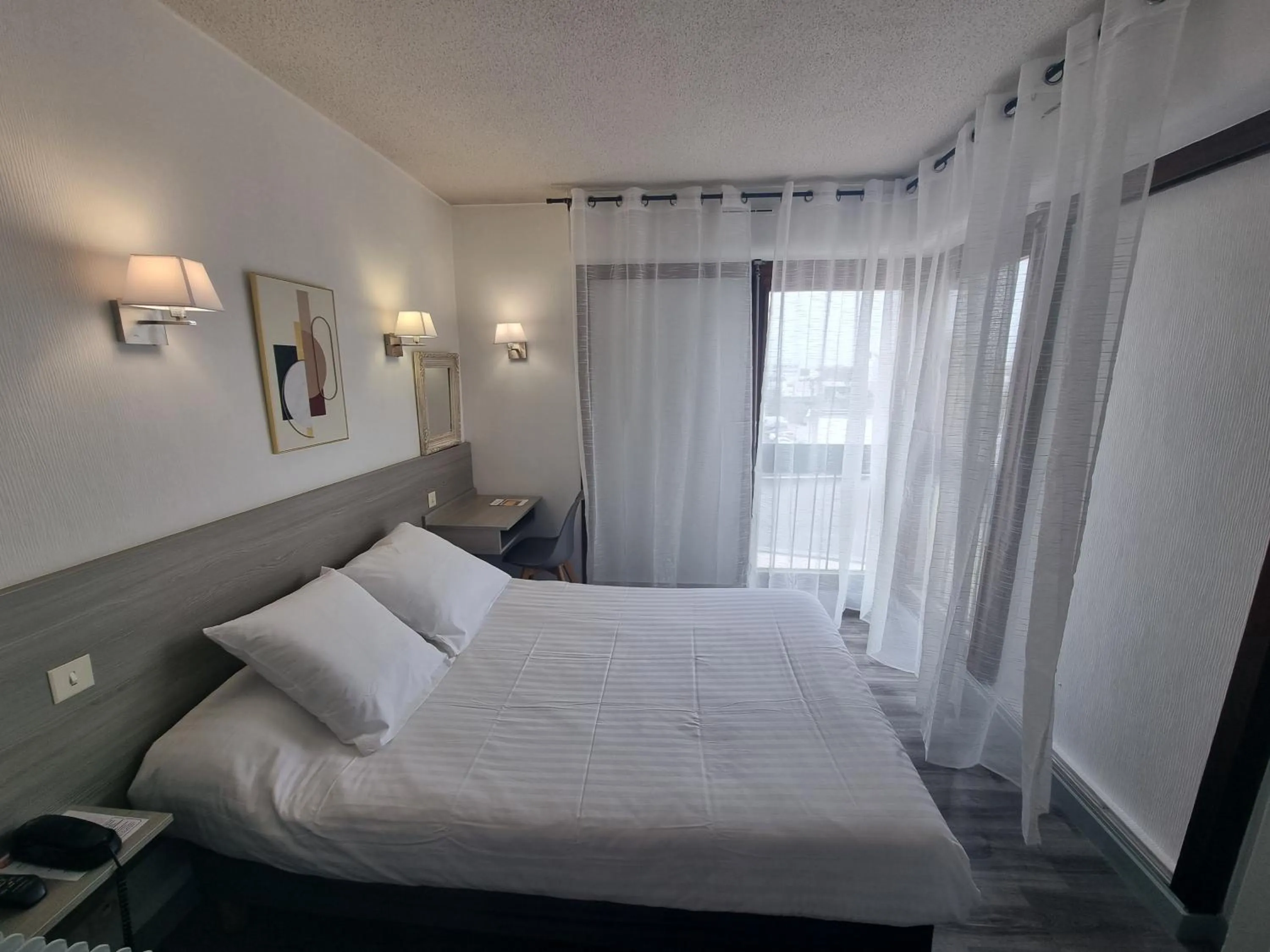 Bedroom, Bed in Hôtel le Vascon