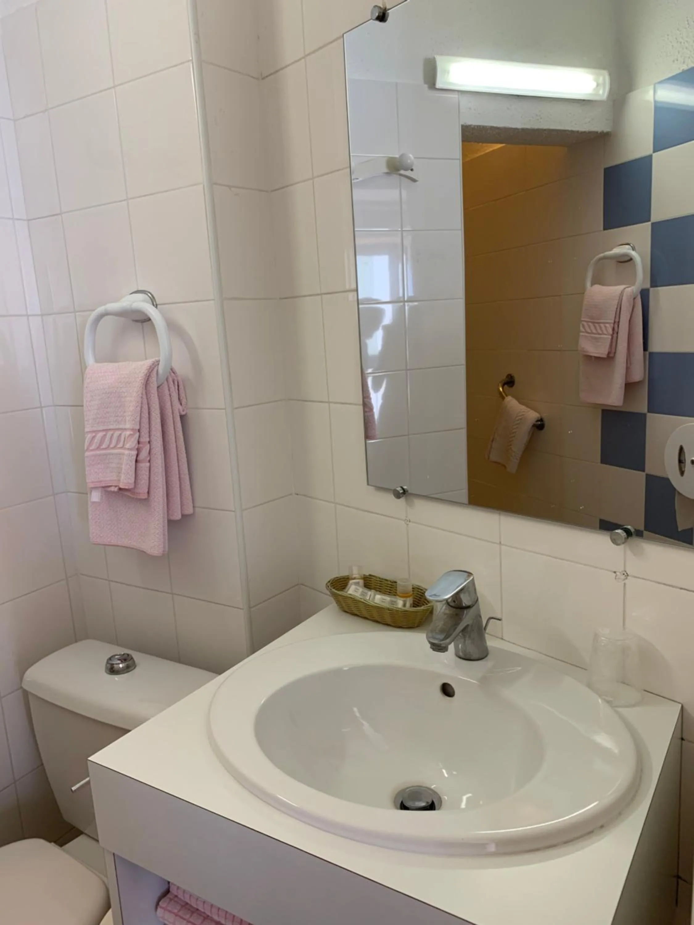 Bathroom in Hôtel le Vascon