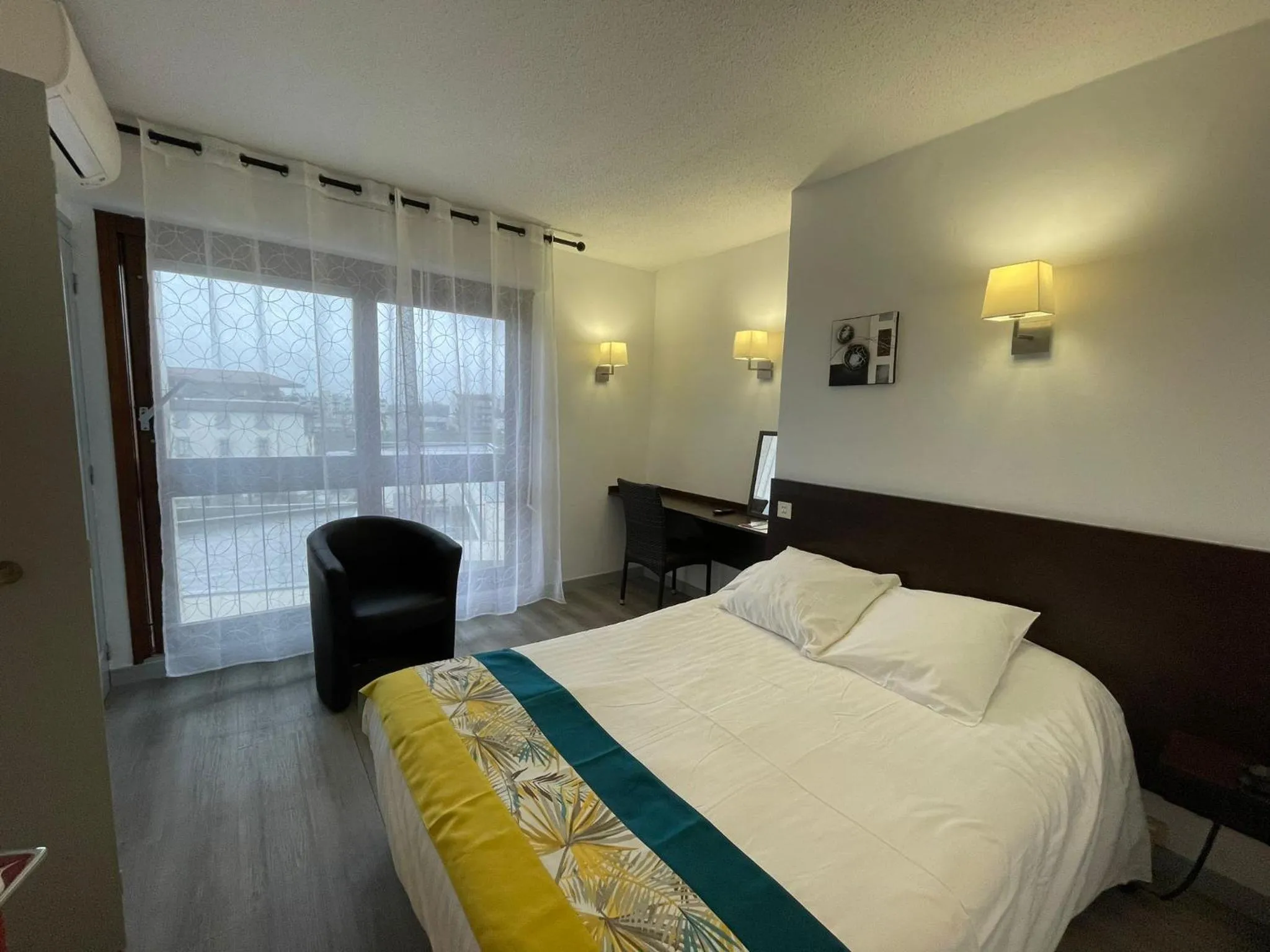 Bedroom, Bed in Hôtel le Vascon