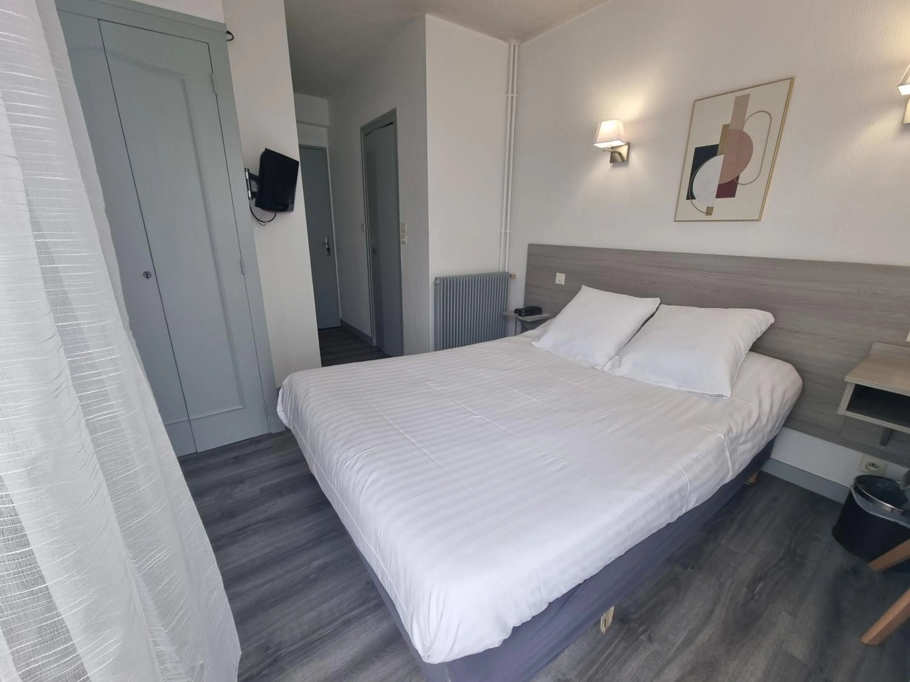 Bedroom, Bed in Hôtel le Vascon