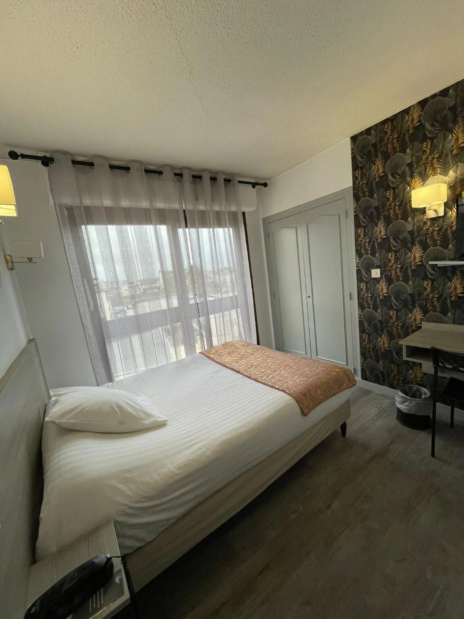 Bed in Hôtel le Vascon