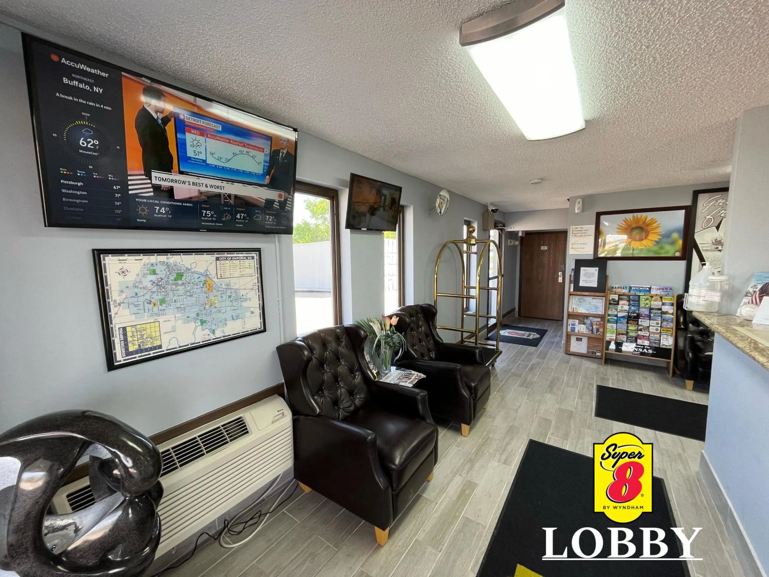 Lobby or reception in Super 8 by Wyndham Emporia