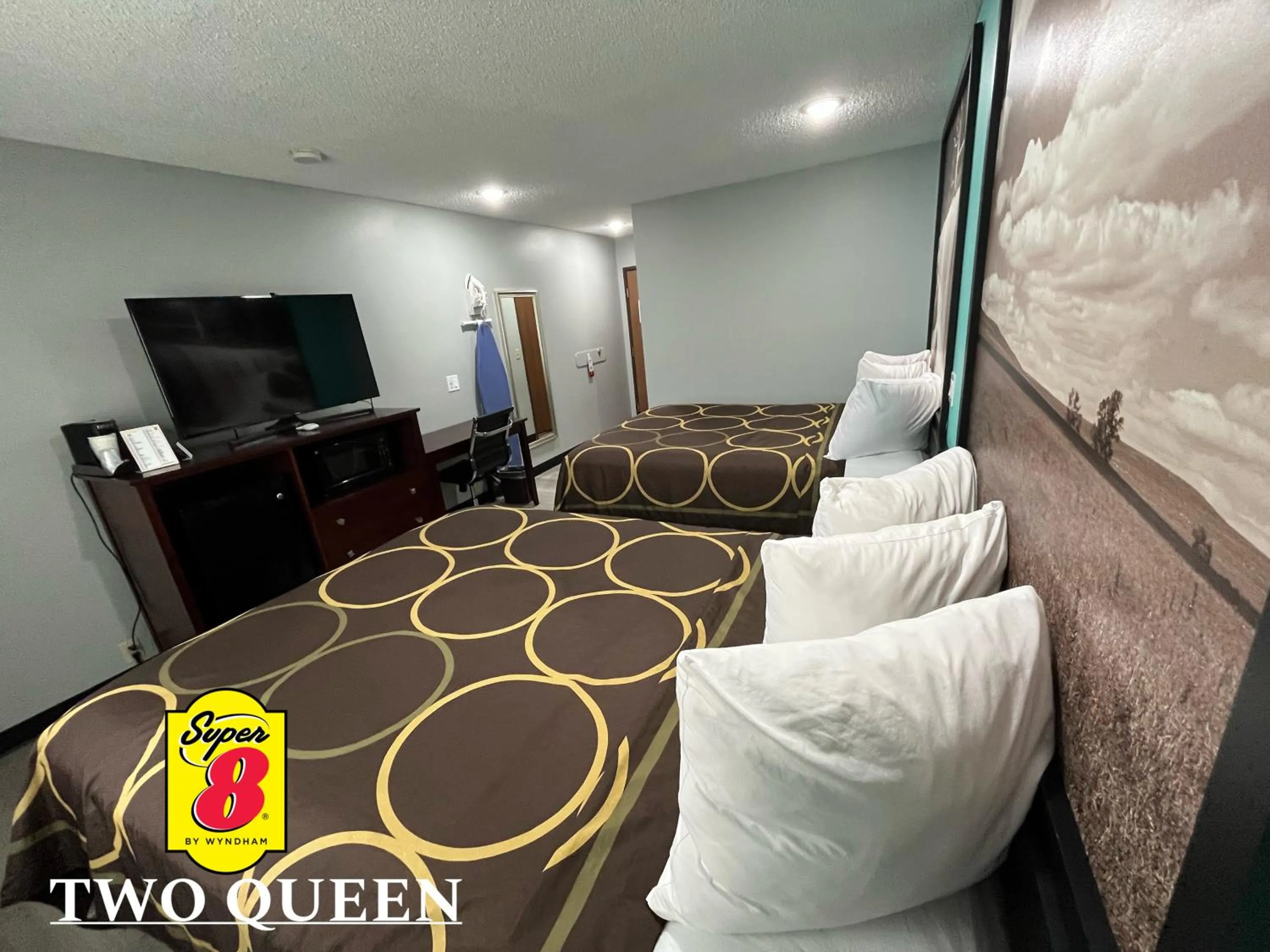 Bed in Super 8 by Wyndham Emporia