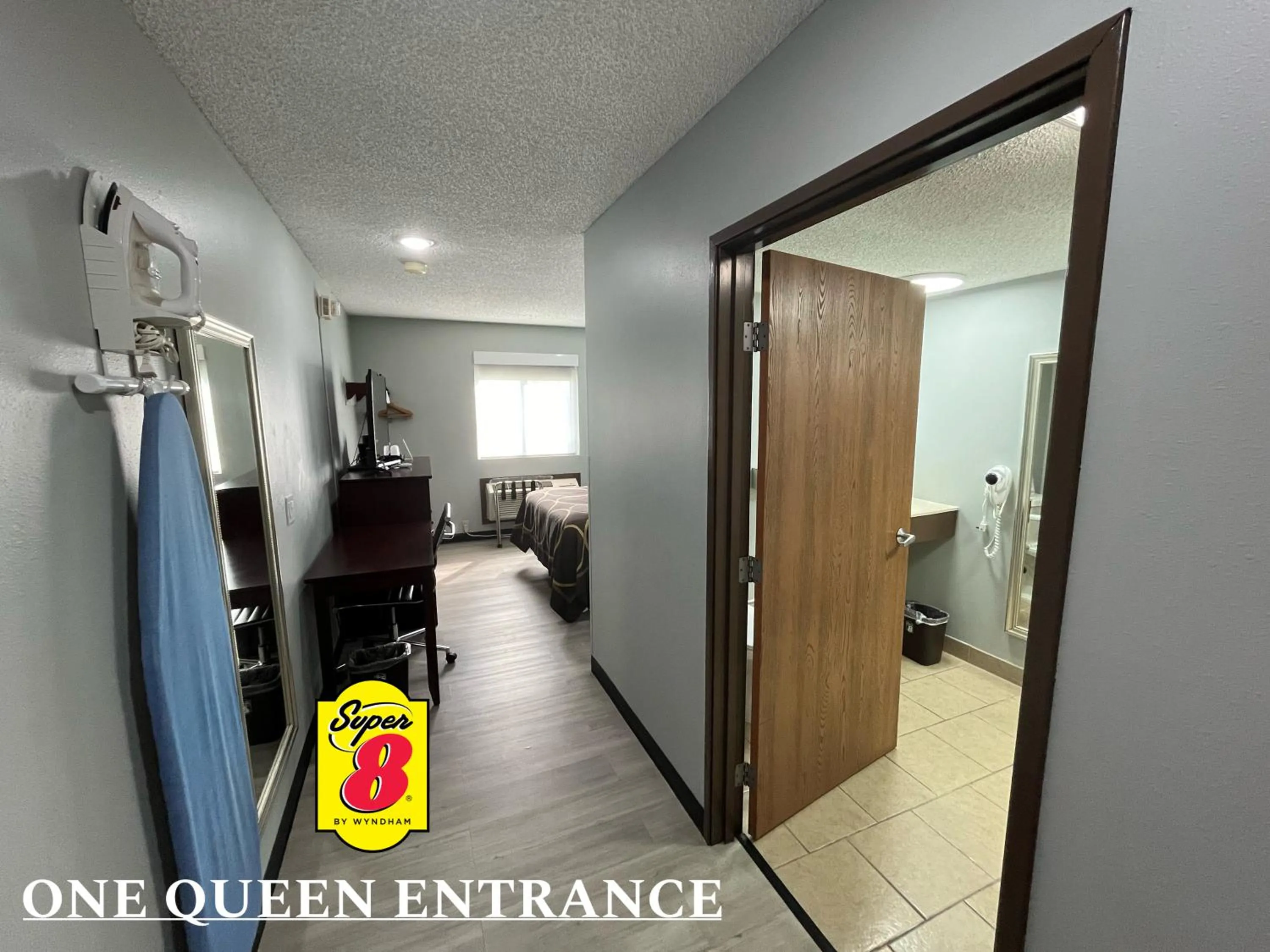 Facade/entrance in Super 8 by Wyndham Emporia