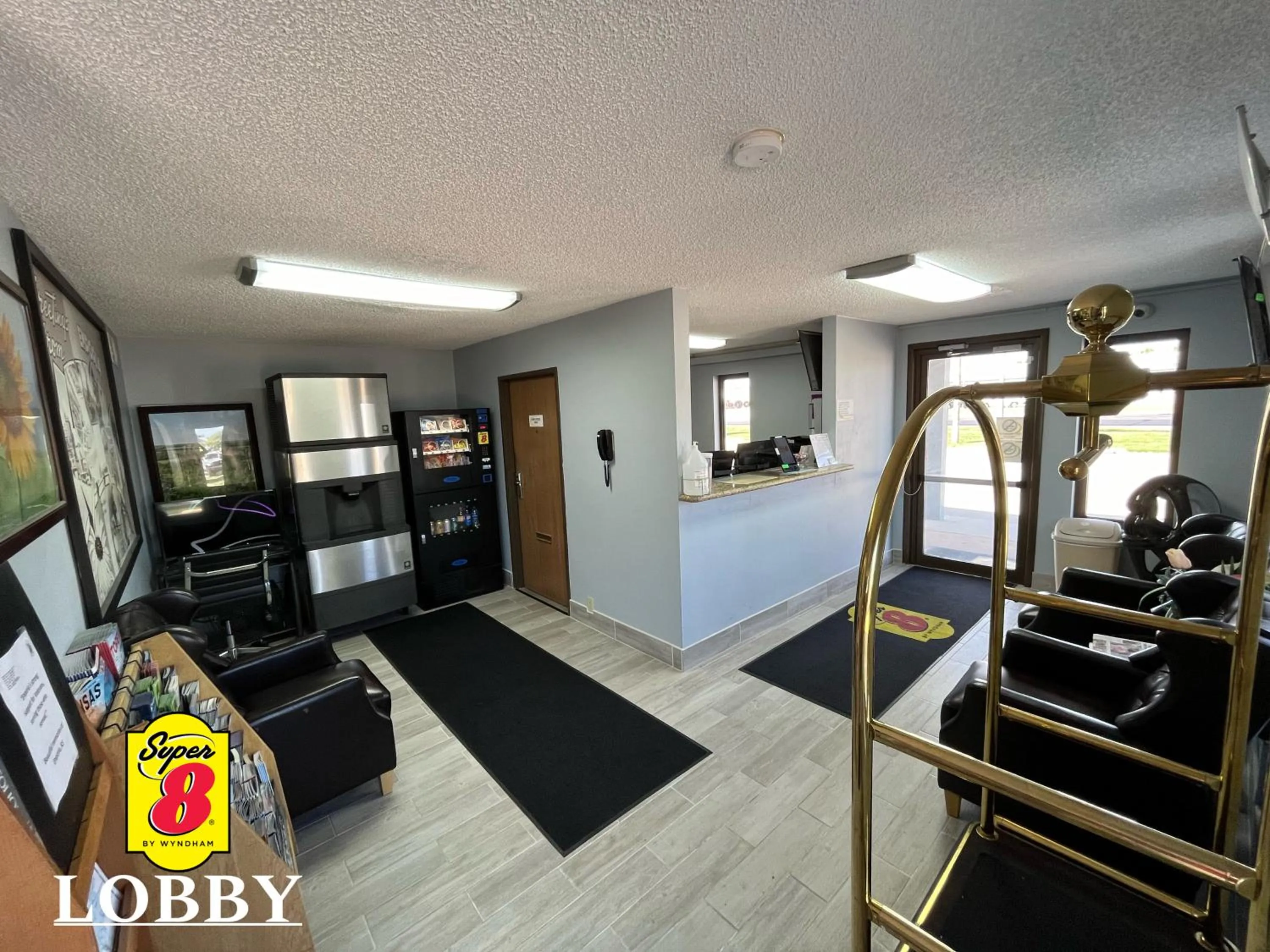 Lobby or reception in Super 8 by Wyndham Emporia