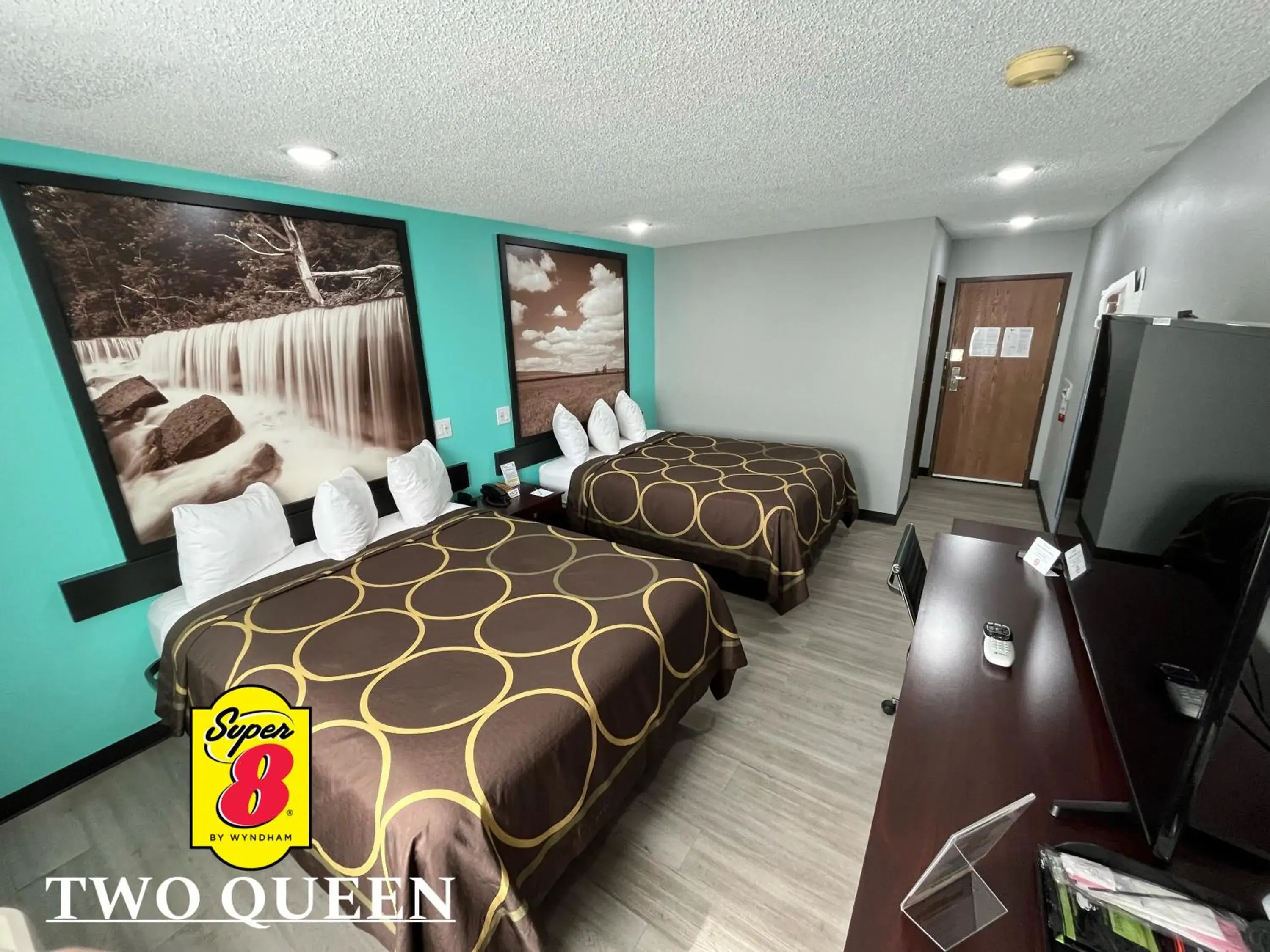 Queen Room with Two Queen Beds - First Floor/Non-Smoking in Super 8 by Wyndham Emporia Queen Room with Two Queen Beds - First Floor/Non-Smoking in Super 8 by Wyndham Emporia
