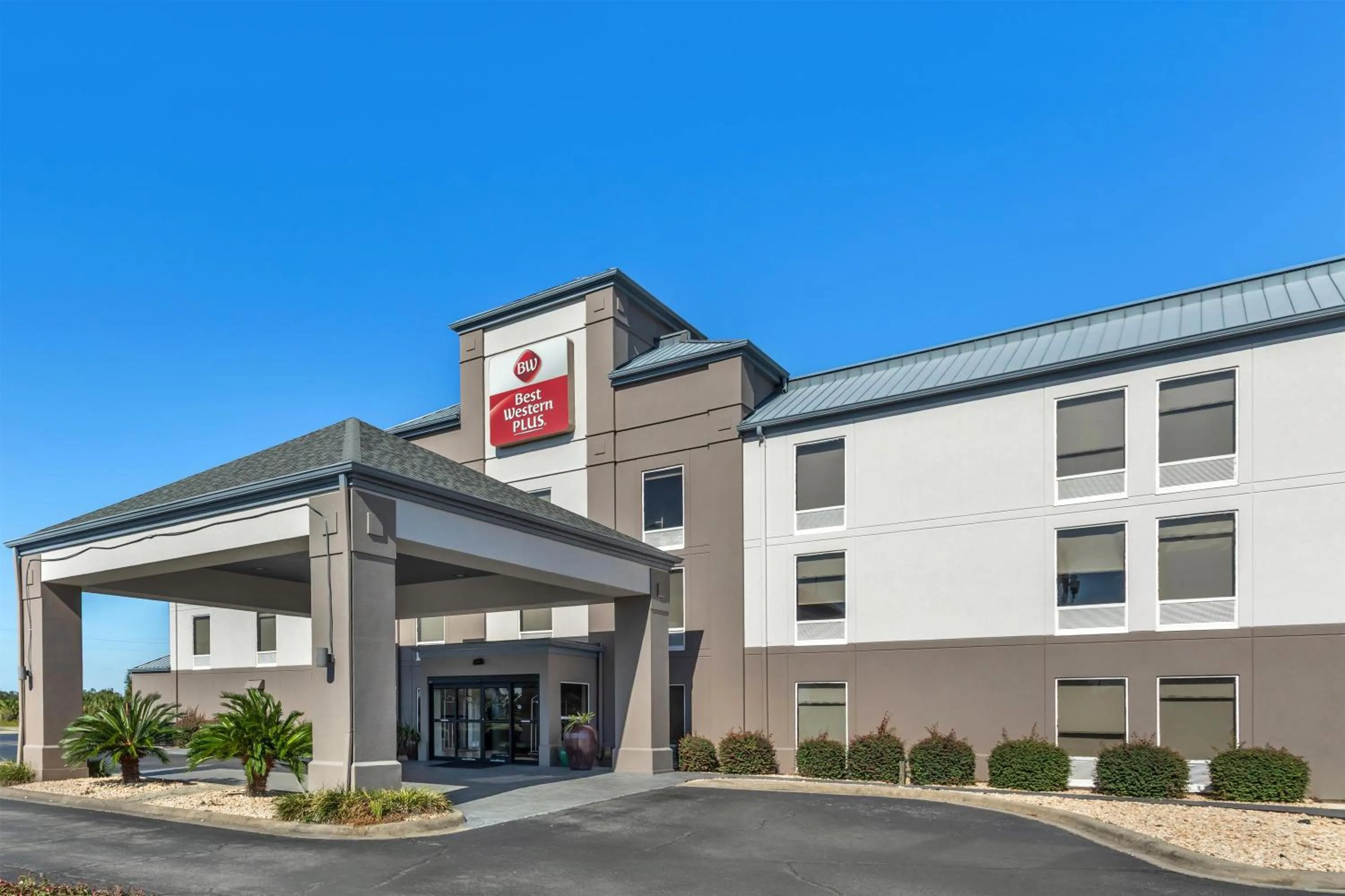 Property building in Best Western Plus Madison