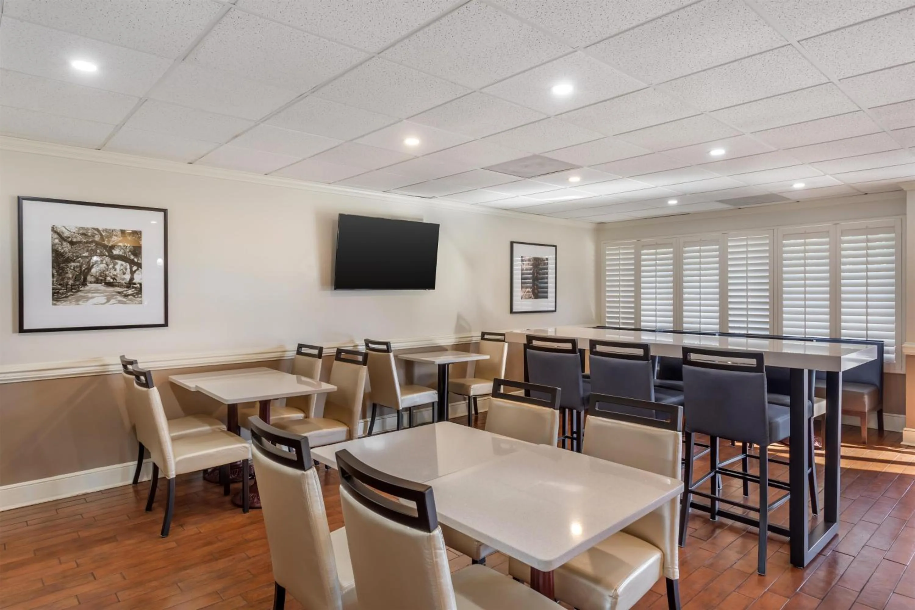 Breakfast in Best Western Plus Madison