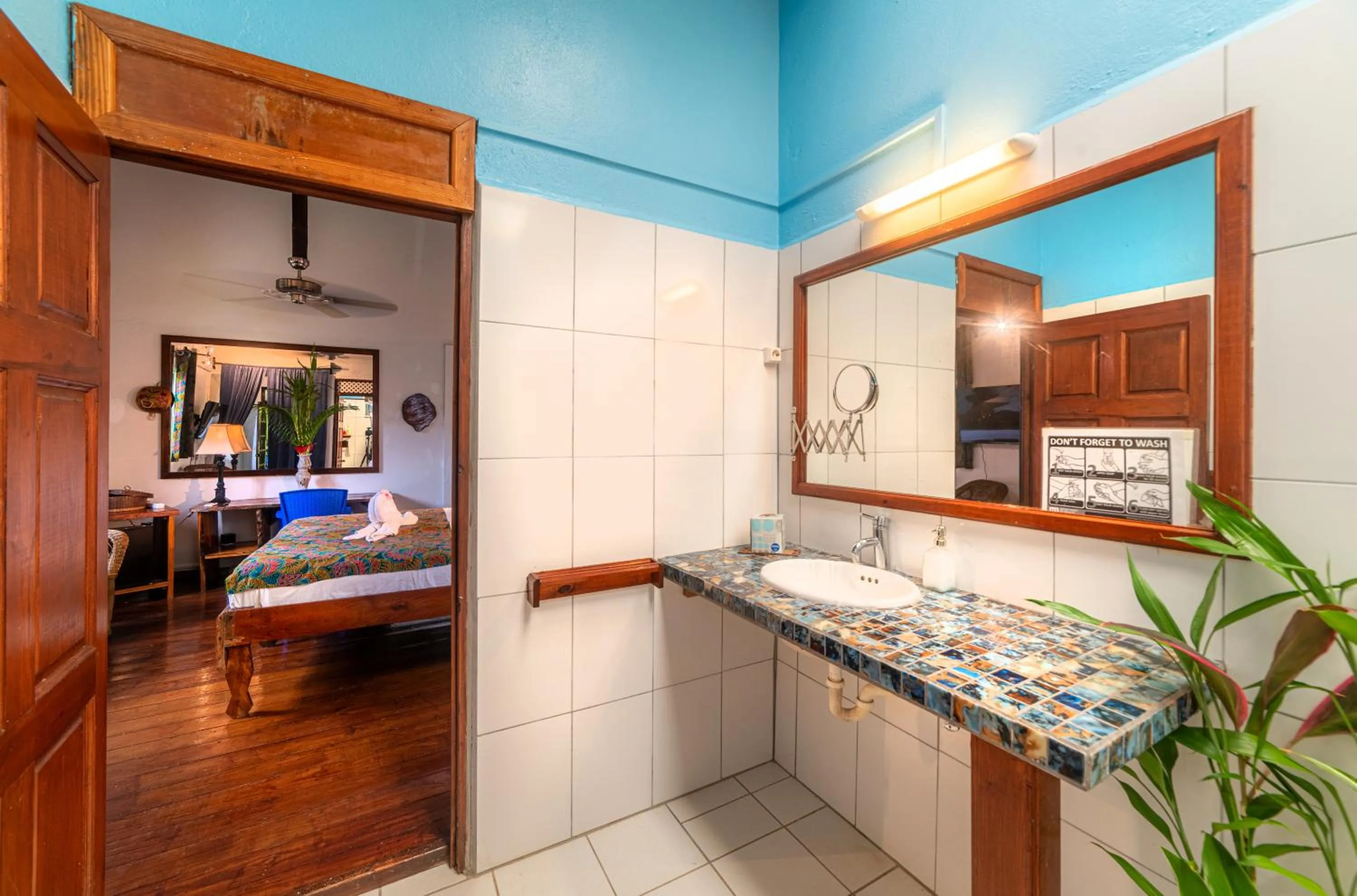 Bed in Hibiscus Valley Inn