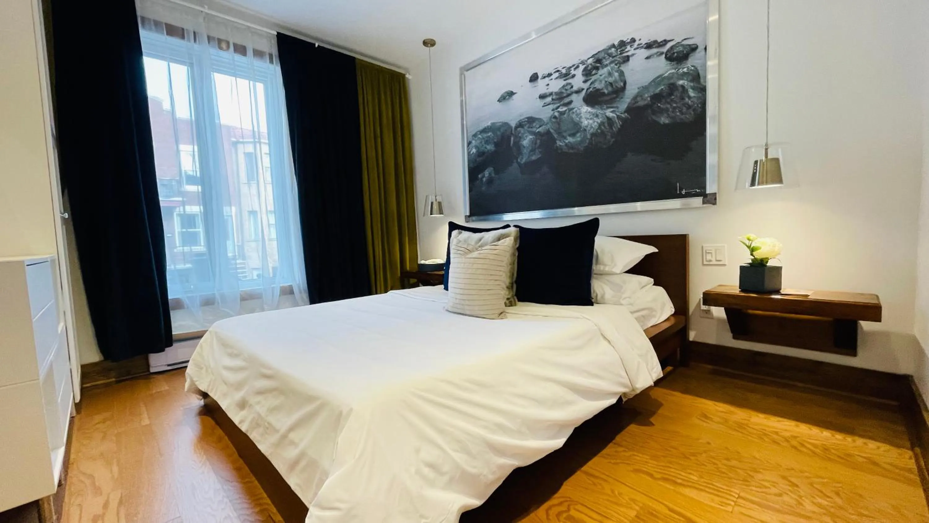 Photo of the whole room, Bed in Lofts Jacques-Cartier Free Parking