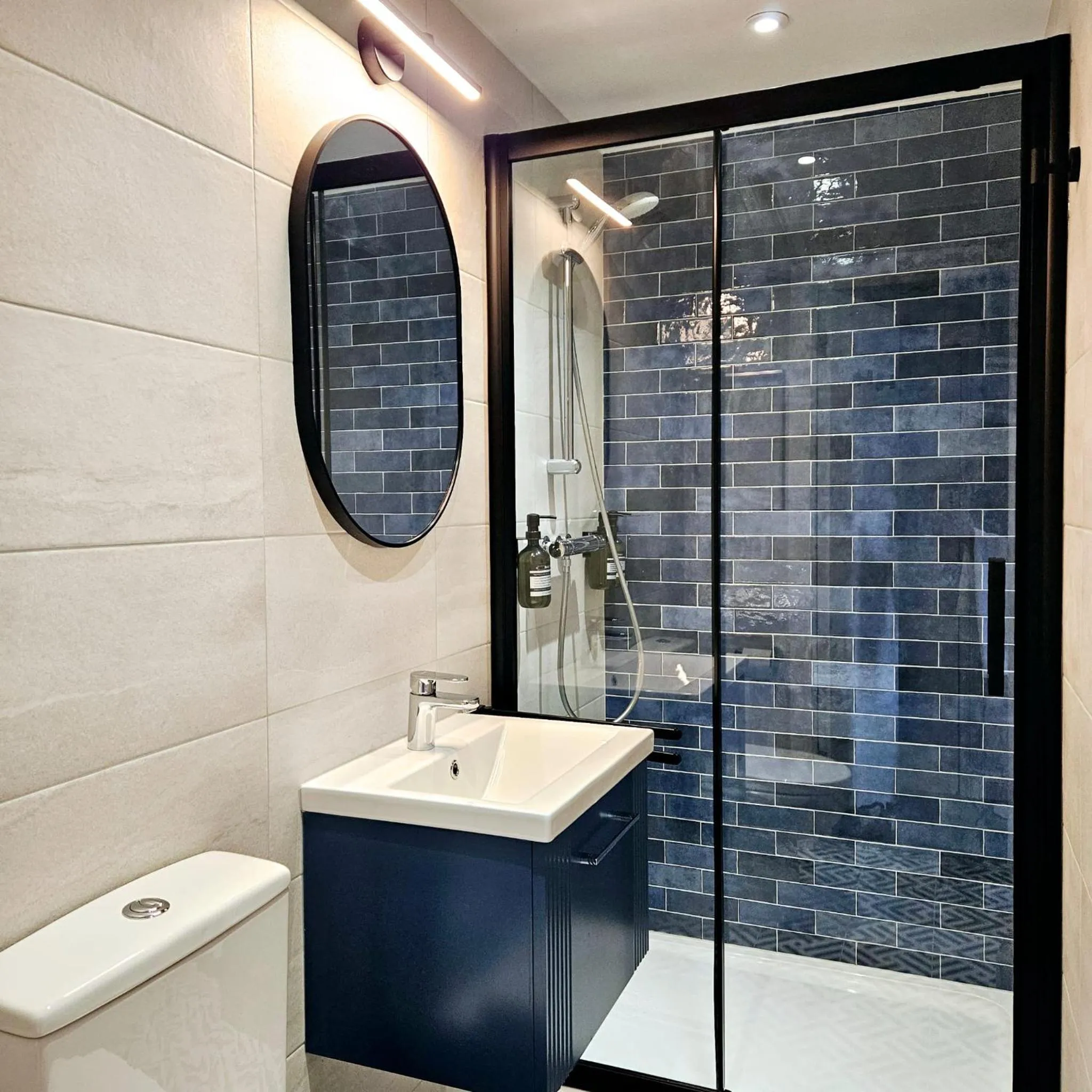 Bathroom in Mentone Hotel