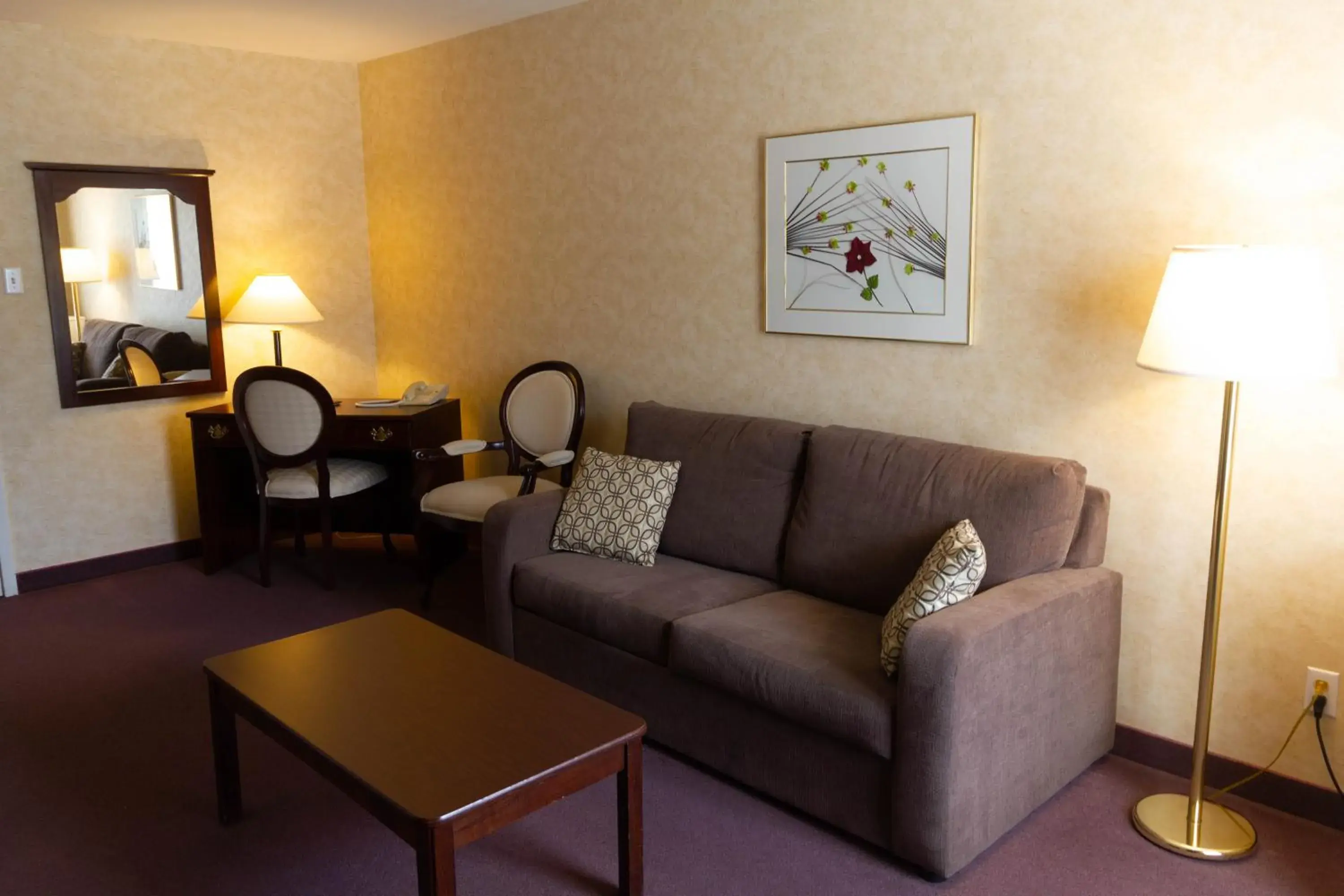 Two-Bedroom Suite with Sofa Bed in Auberge La Rocaille Two-Bedroom Suite with Sofa Bed in Auberge La Rocaille