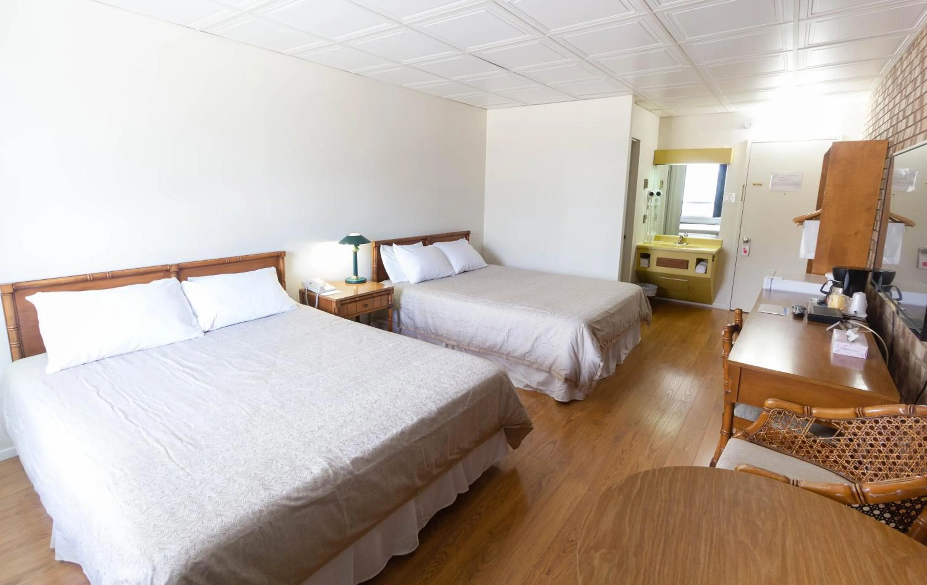 Bedroom, Bed in Auberge La Rocaille