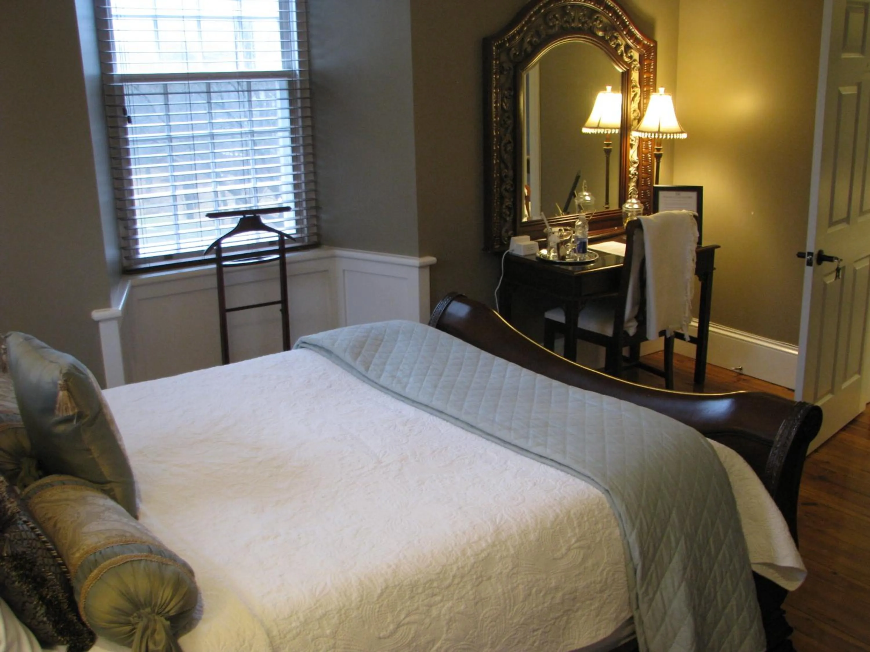 Bed in Clyde Hall Bed and Breakfast