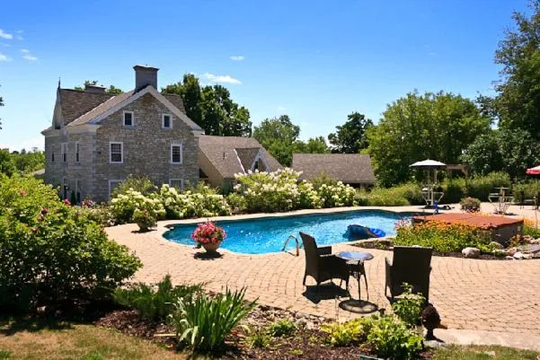 Property building in Clyde Hall Bed and Breakfast
