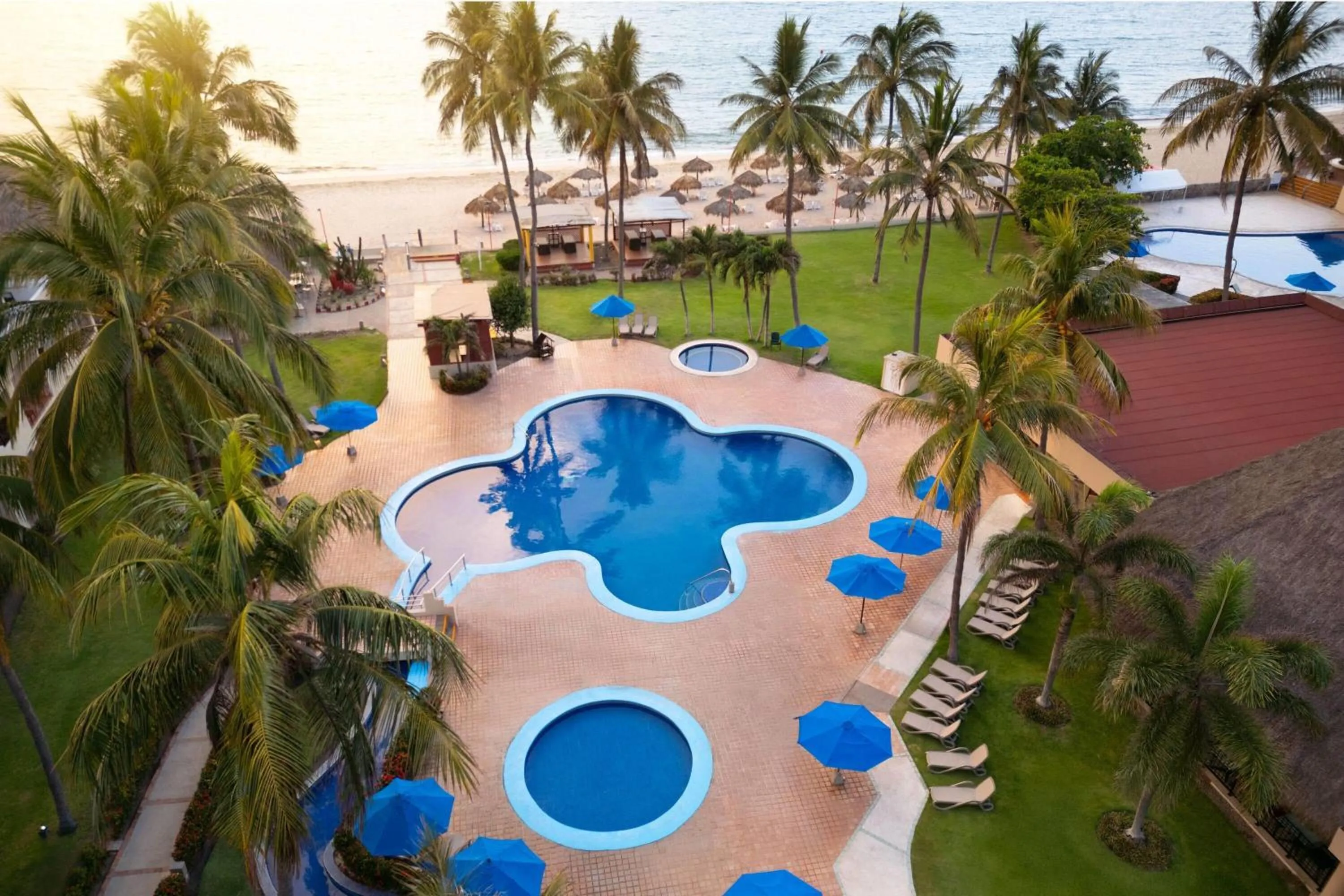 Lounge or bar in Grand Decameron Complex Bucerias, A Trademark All-Inclusive Resort