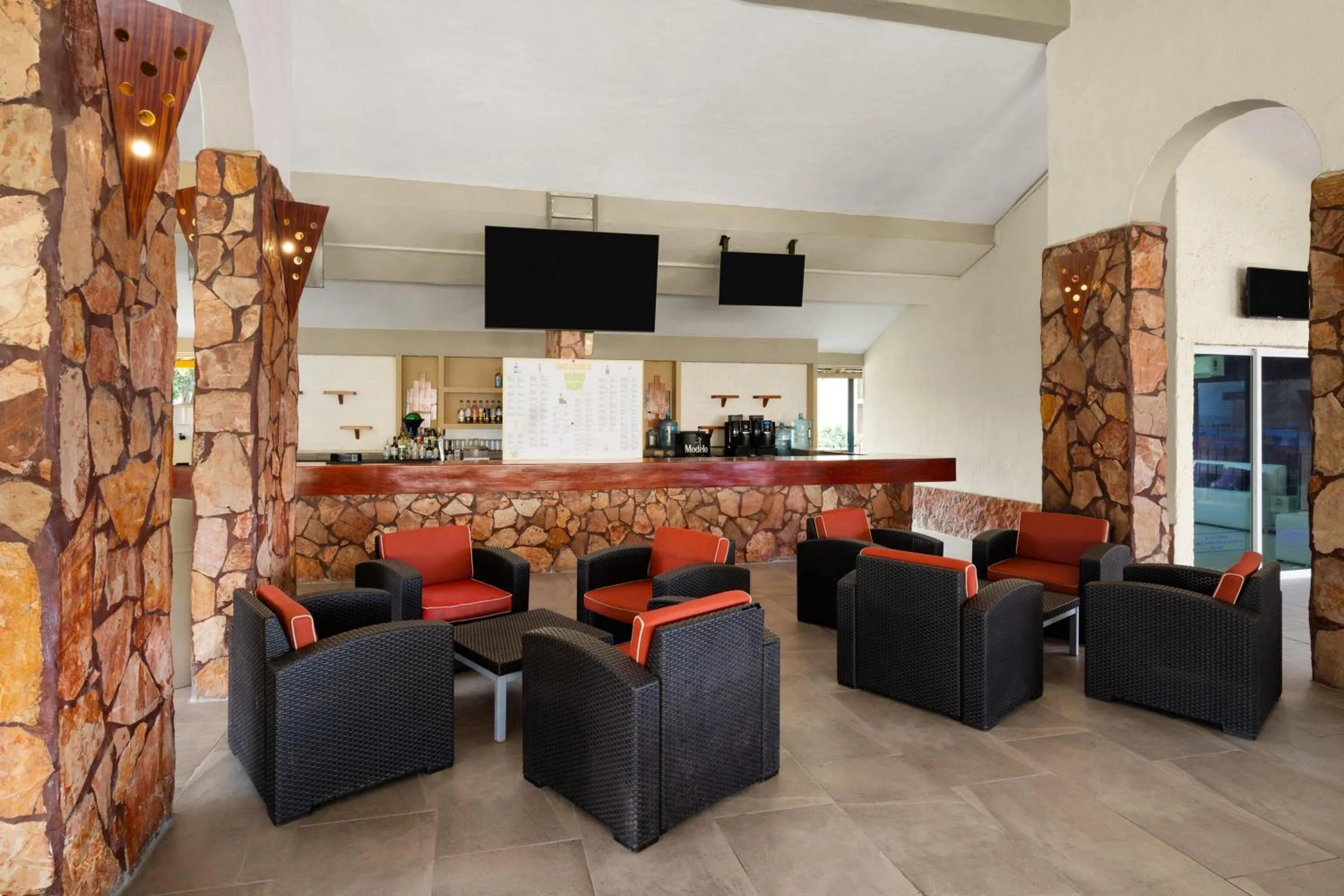 Lounge or bar in Grand Decameron Complex Bucerias, A Trademark All-Inclusive Resort