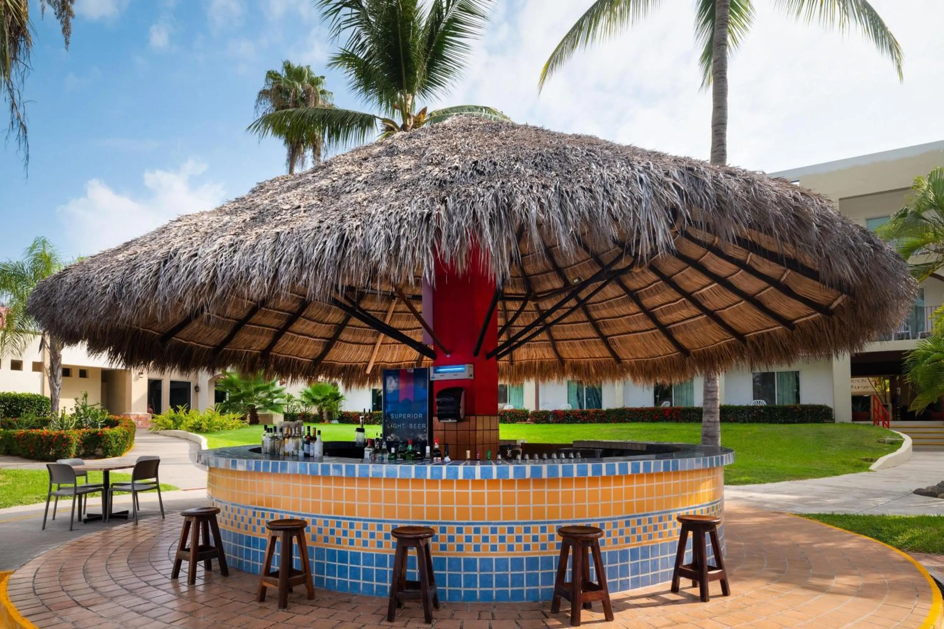 Lounge or bar in Grand Decameron Complex Bucerias, A Trademark All-Inclusive Resort