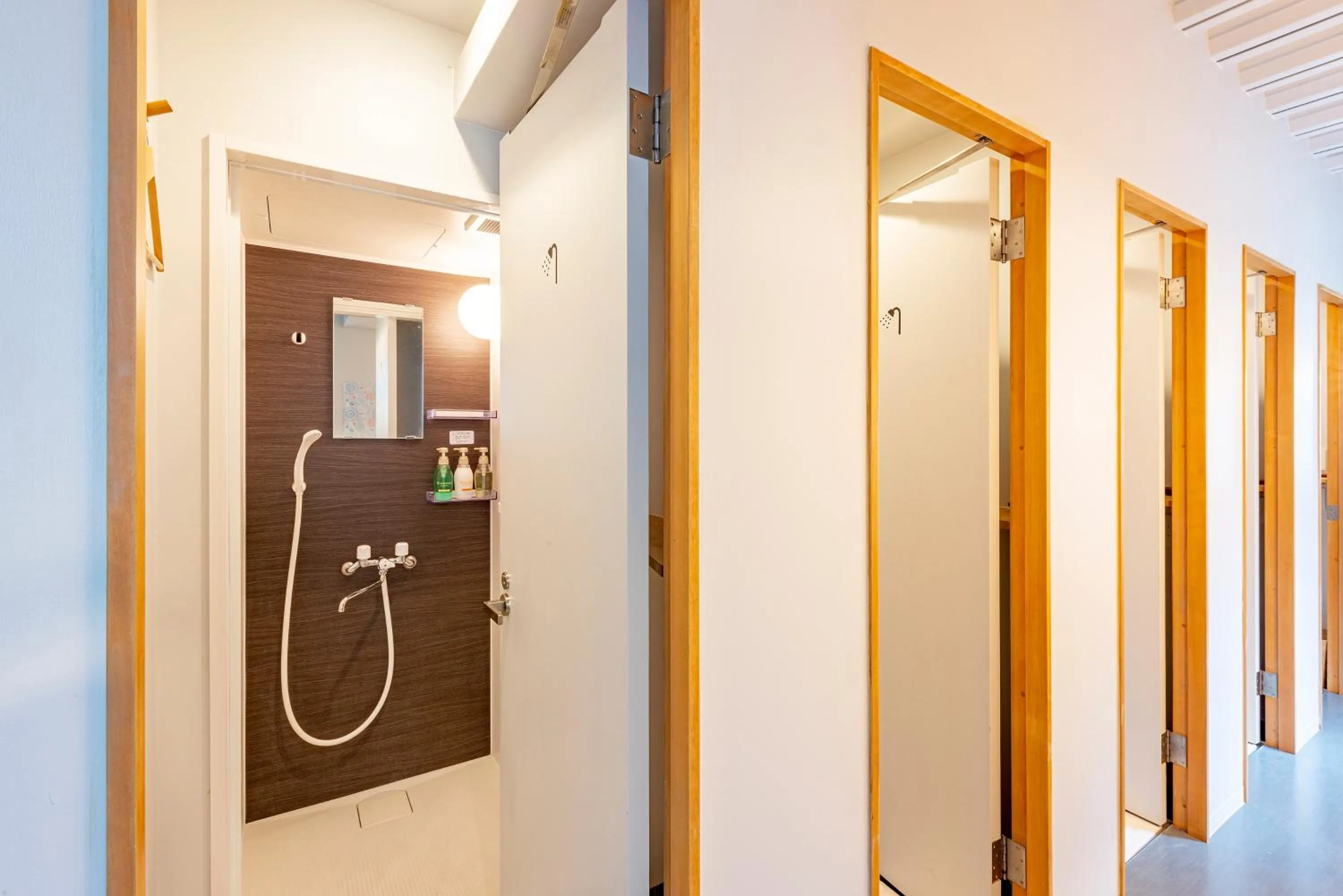 Bathroom in plat hostel keikyu asakusa station