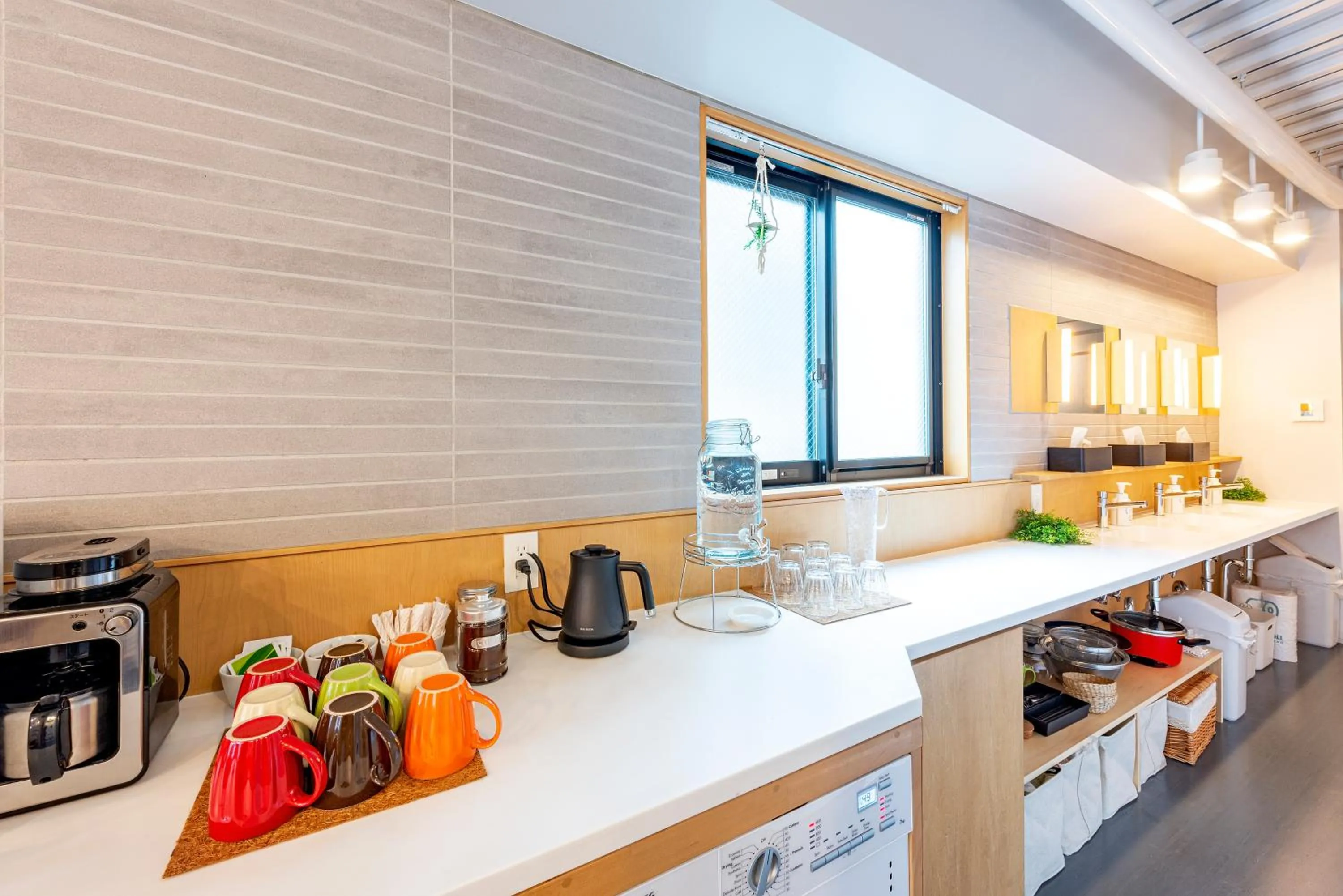 Communal lounge/ TV room in plat hostel keikyu asakusa station