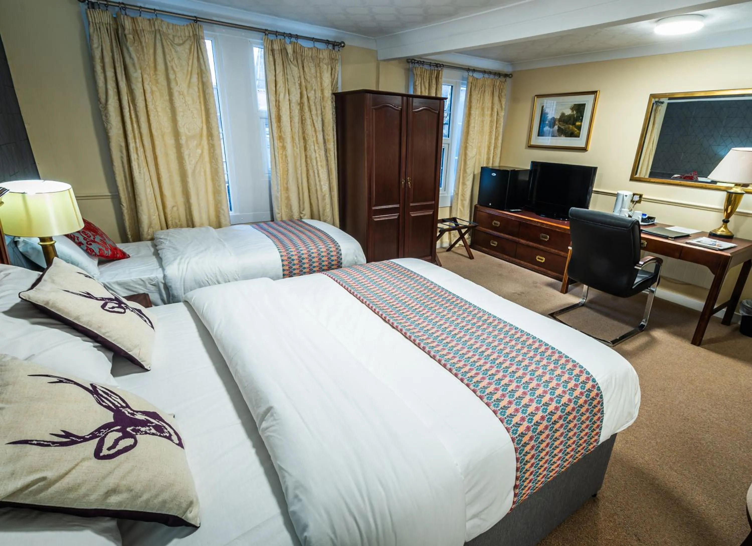 Photo of the whole room in Grampian Hotel