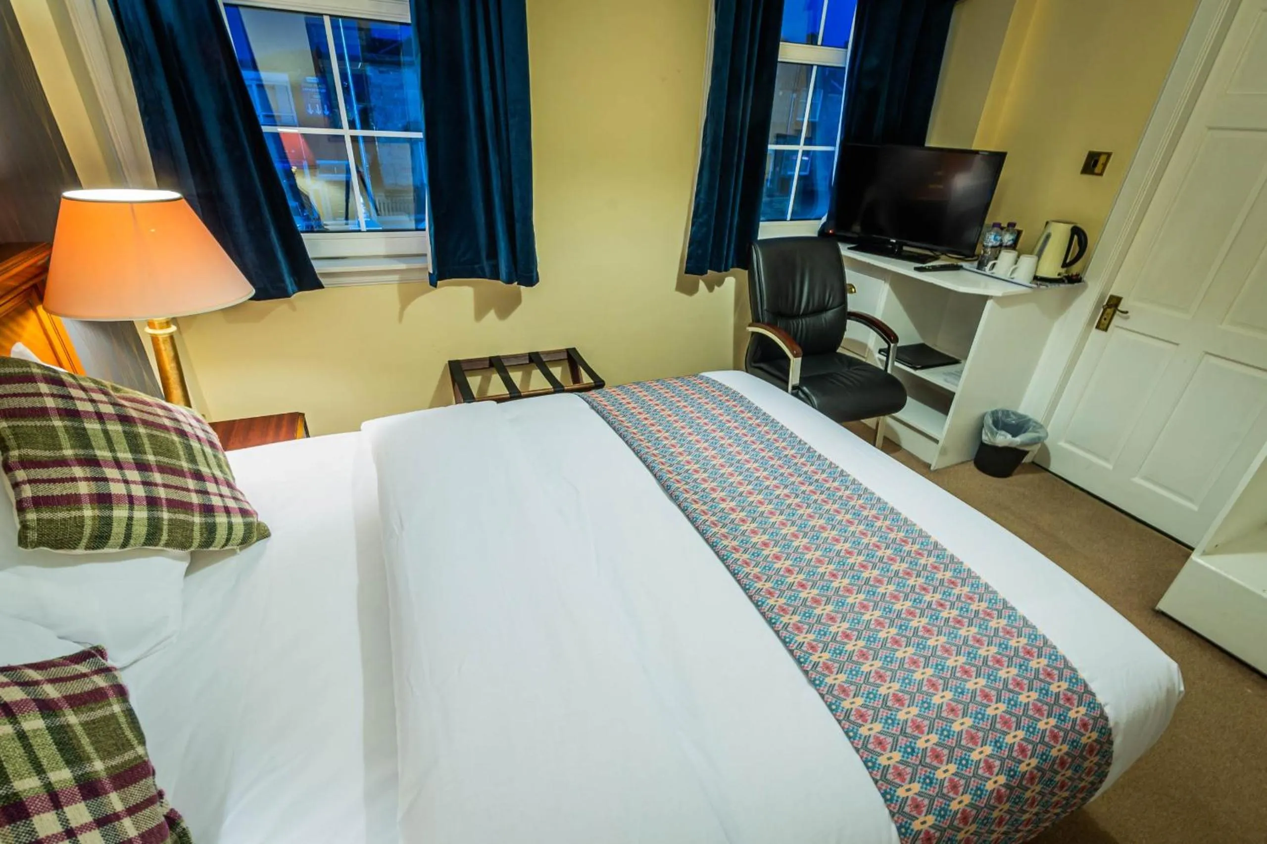 Bed in Grampian Hotel