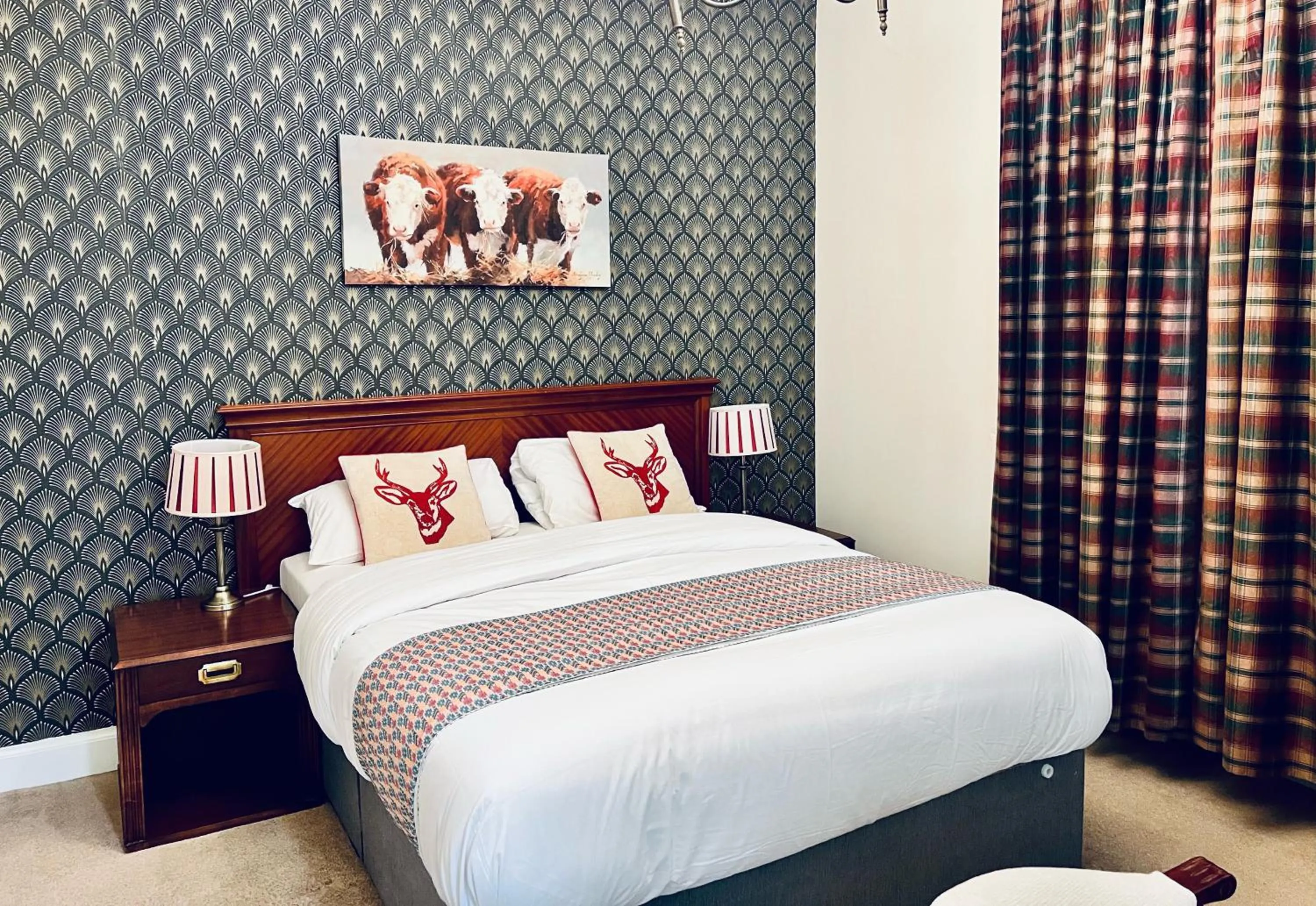 Photo of the whole room in Grampian Hotel