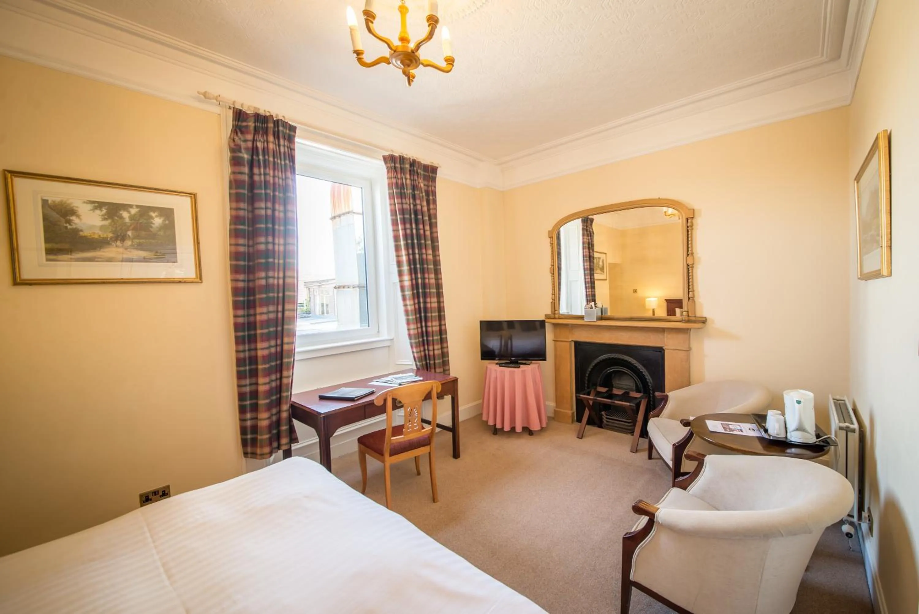 Photo of the whole room in Grampian Hotel