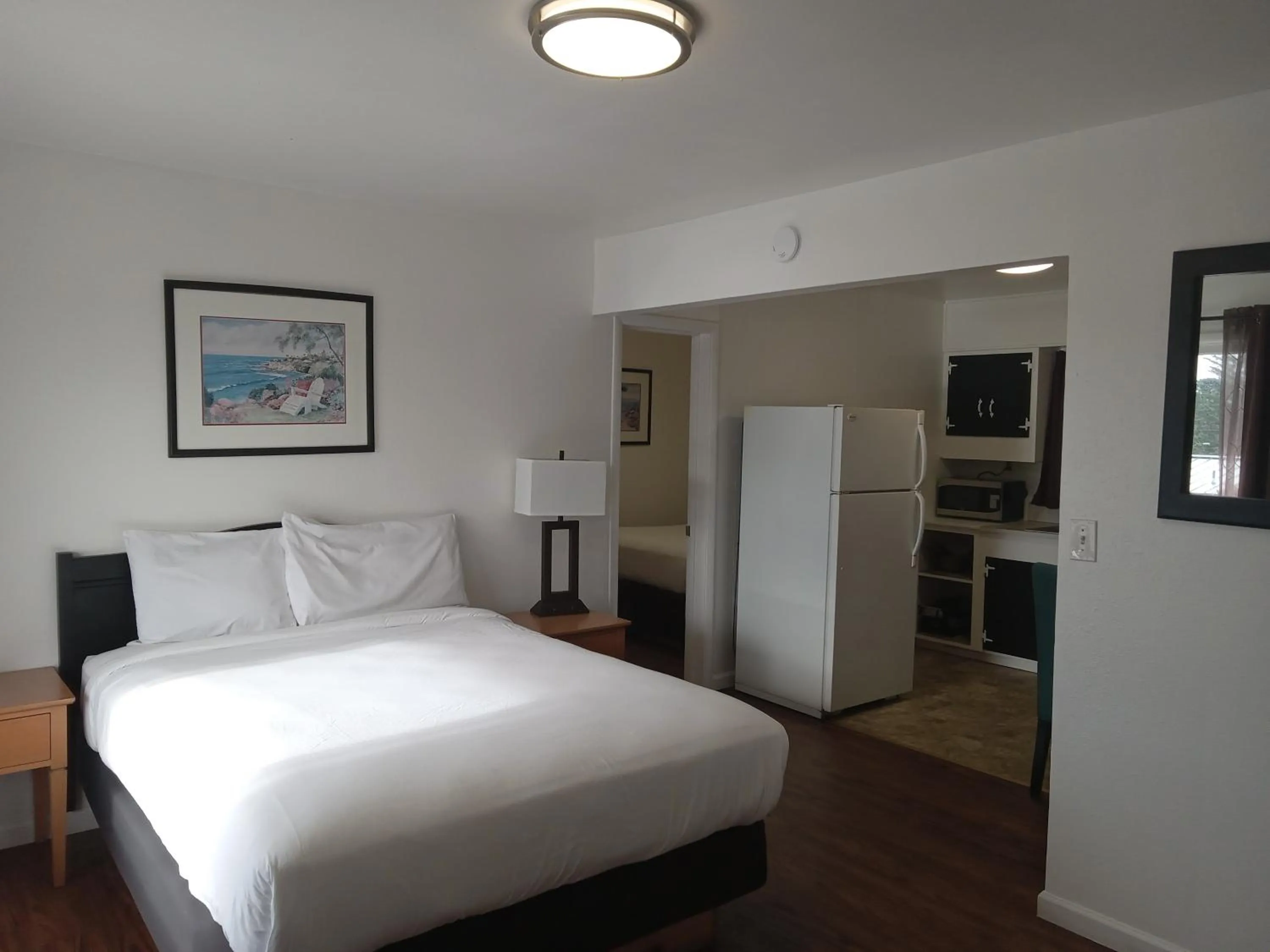 Photo of the whole room, Bed in Blue Coast Inn & Suites