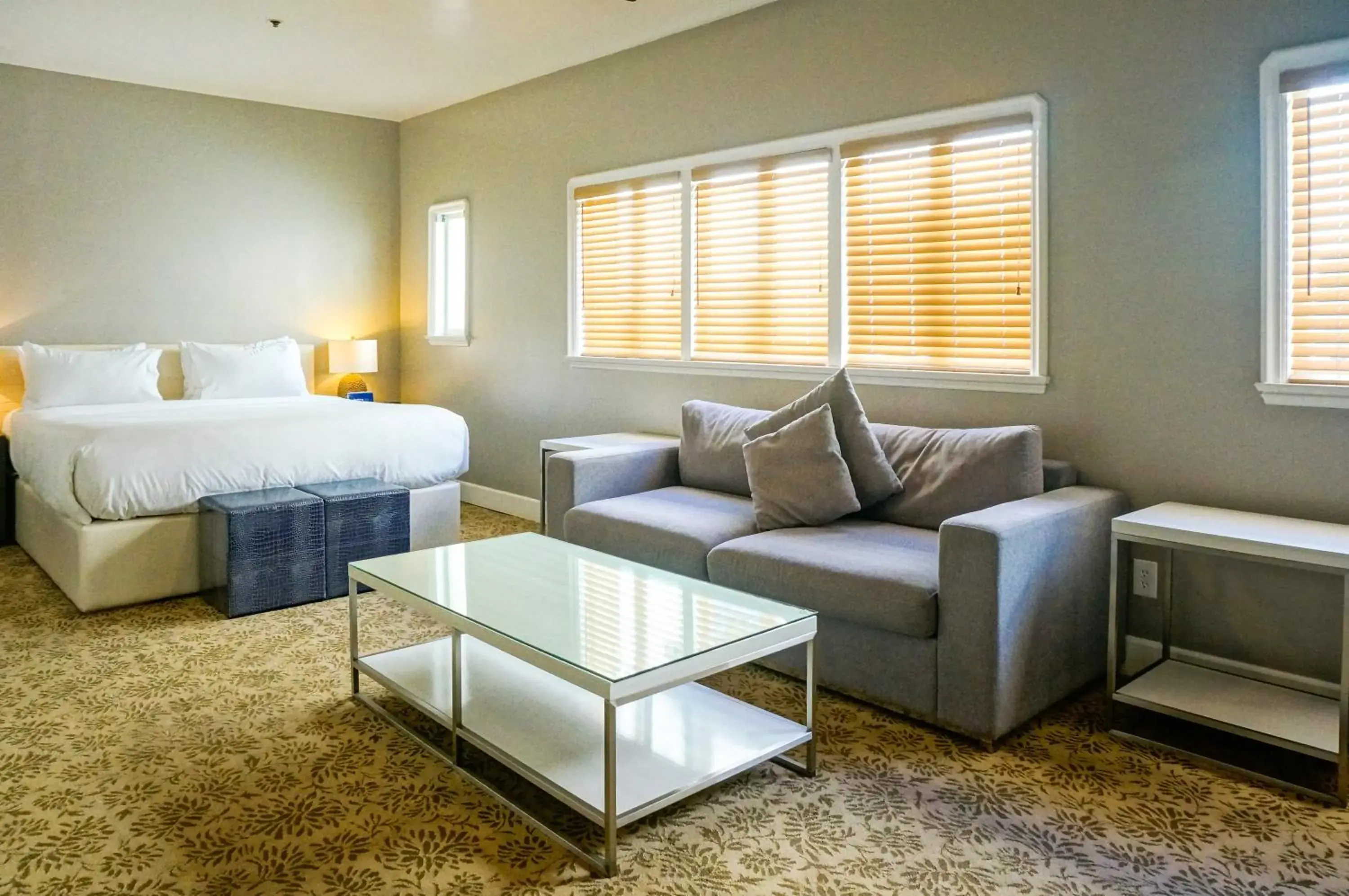 Executive Suite in Balboa Inn, On The Beach At Newport Executive Suite in Balboa Inn, On The Beach At Newport