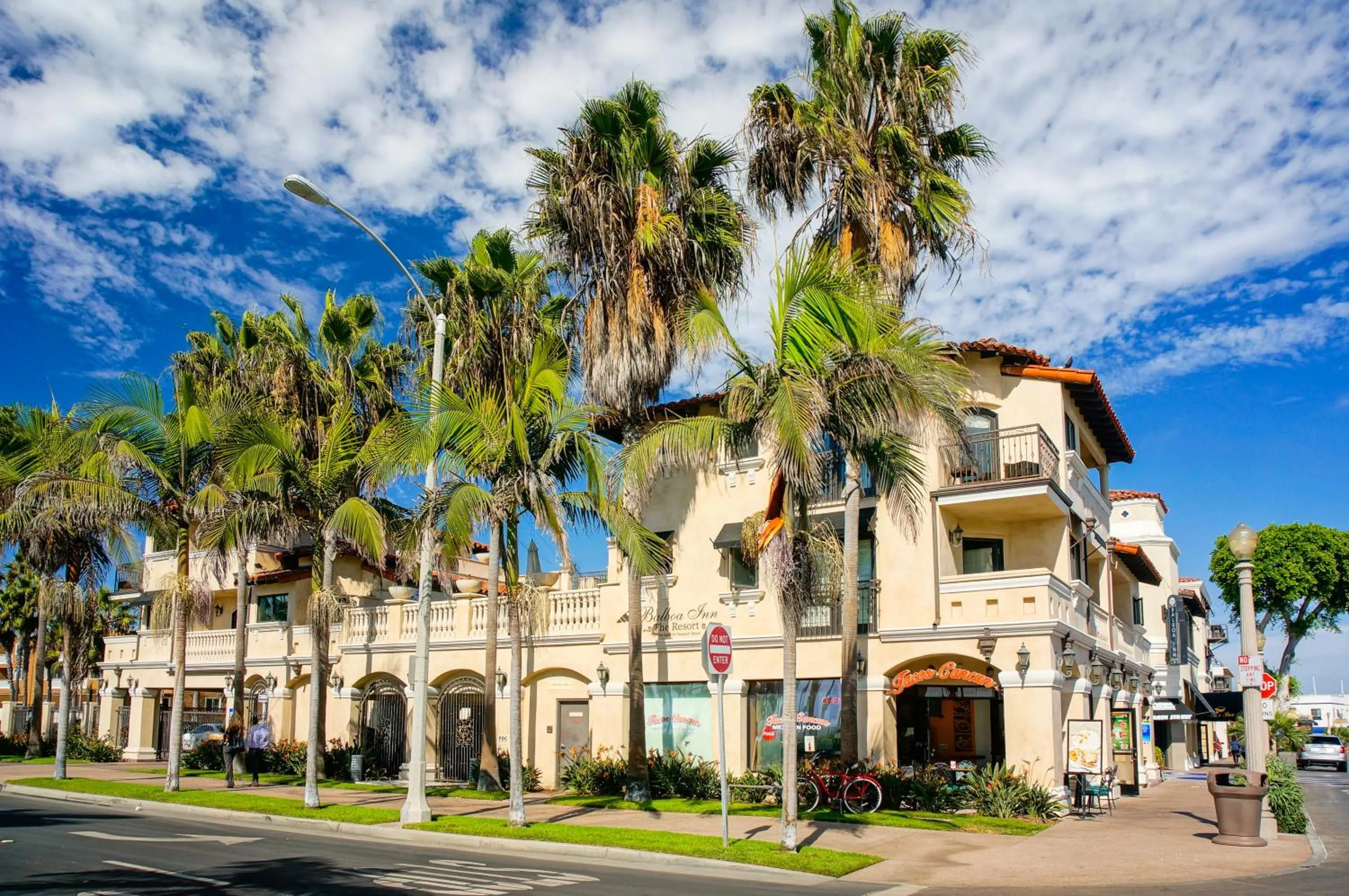 Facade/entrance in Balboa Inn, On The Beach At Newport