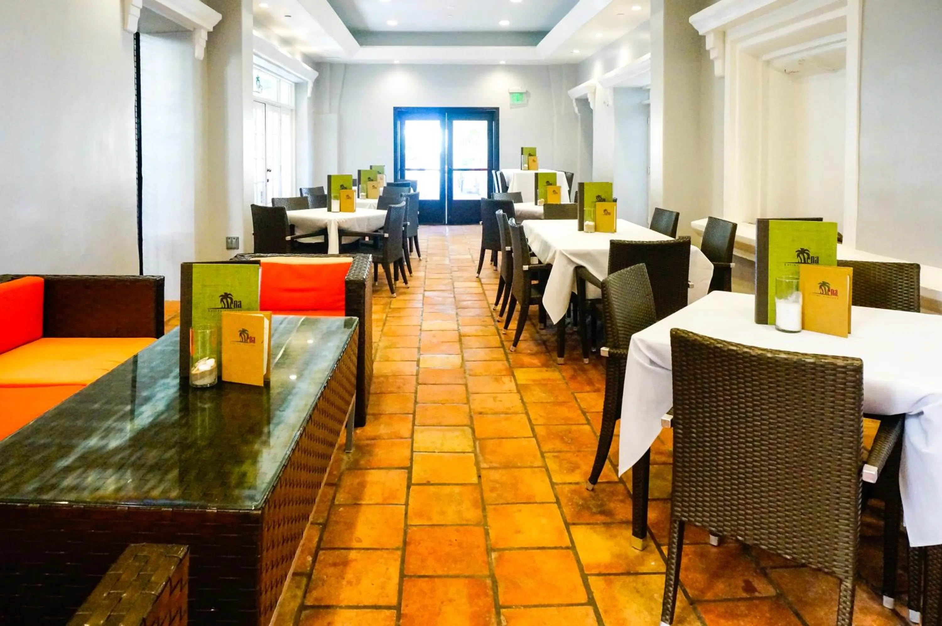 Restaurant/places to eat in Balboa Inn, On The Beach At Newport