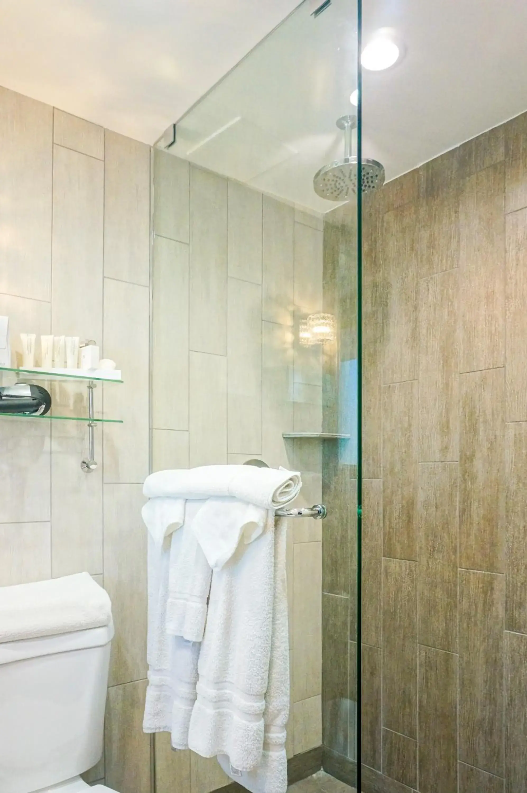 Family Suite in Balboa Inn, On The Beach At Newport Family Suite in Balboa Inn, On The Beach At Newport