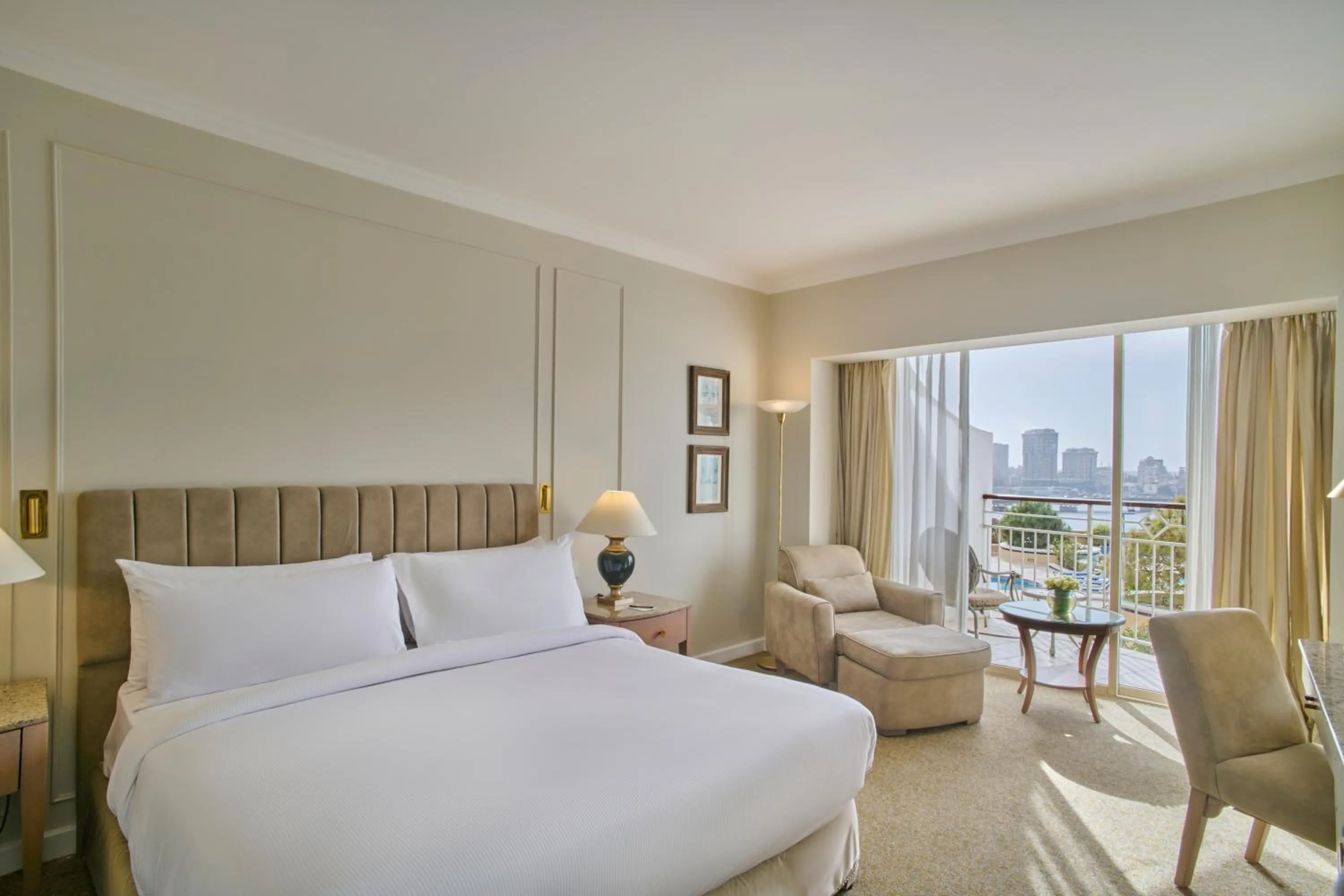 View (from property/room), Bed in Hilton Cairo Grand Nile