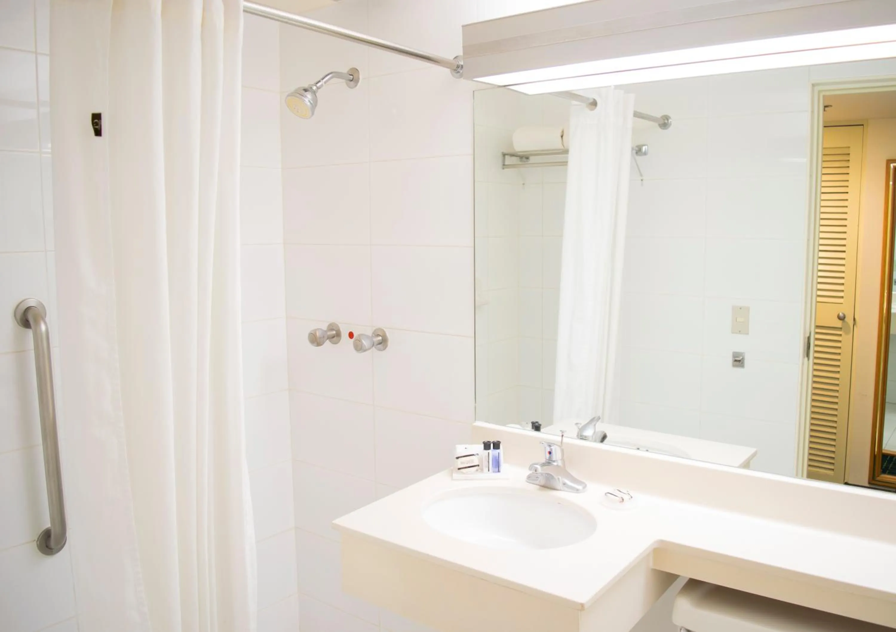 Bathroom in iStay Hotel Monterrey Histórico