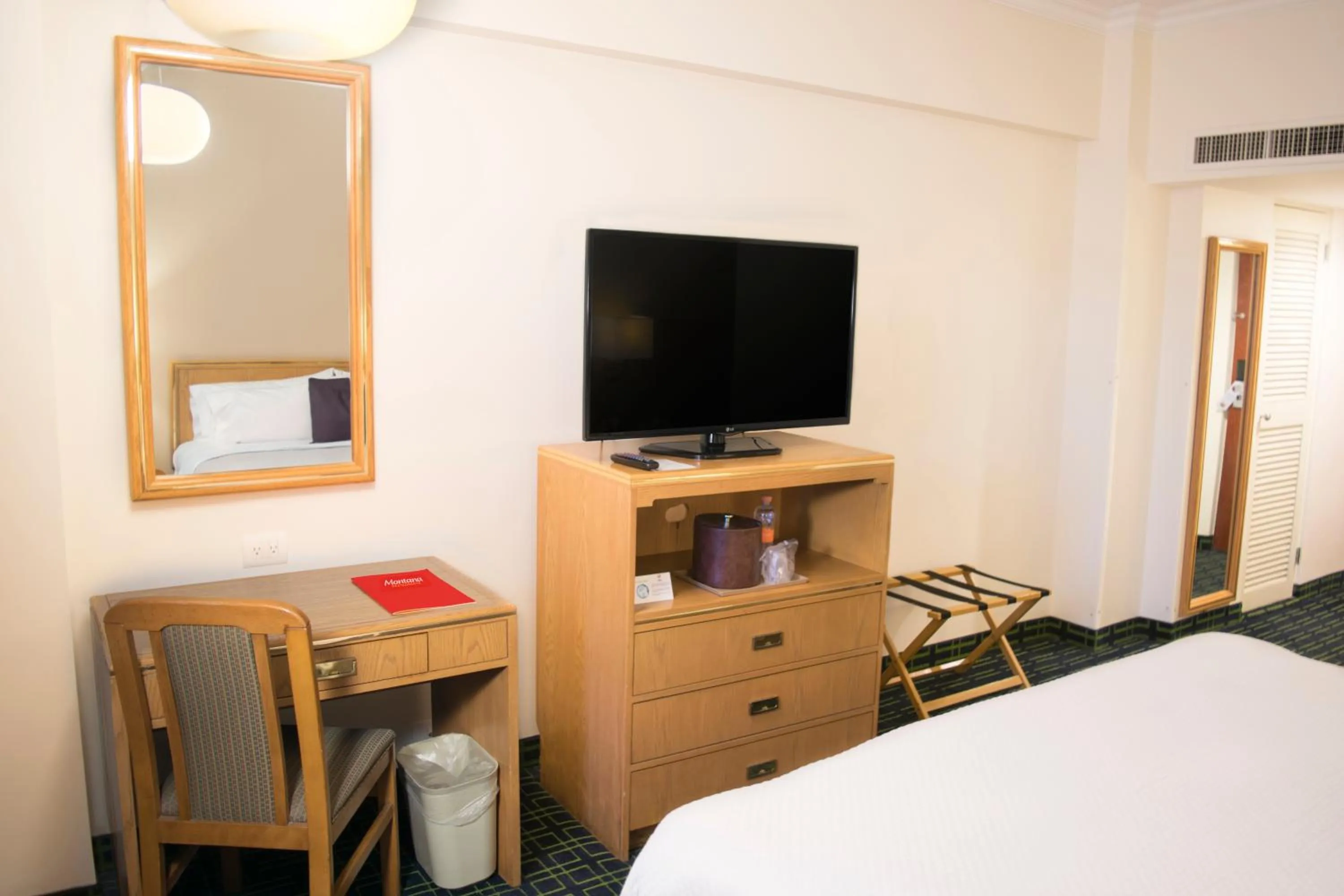 Bedroom, Bed in iStay Hotel Monterrey Histórico