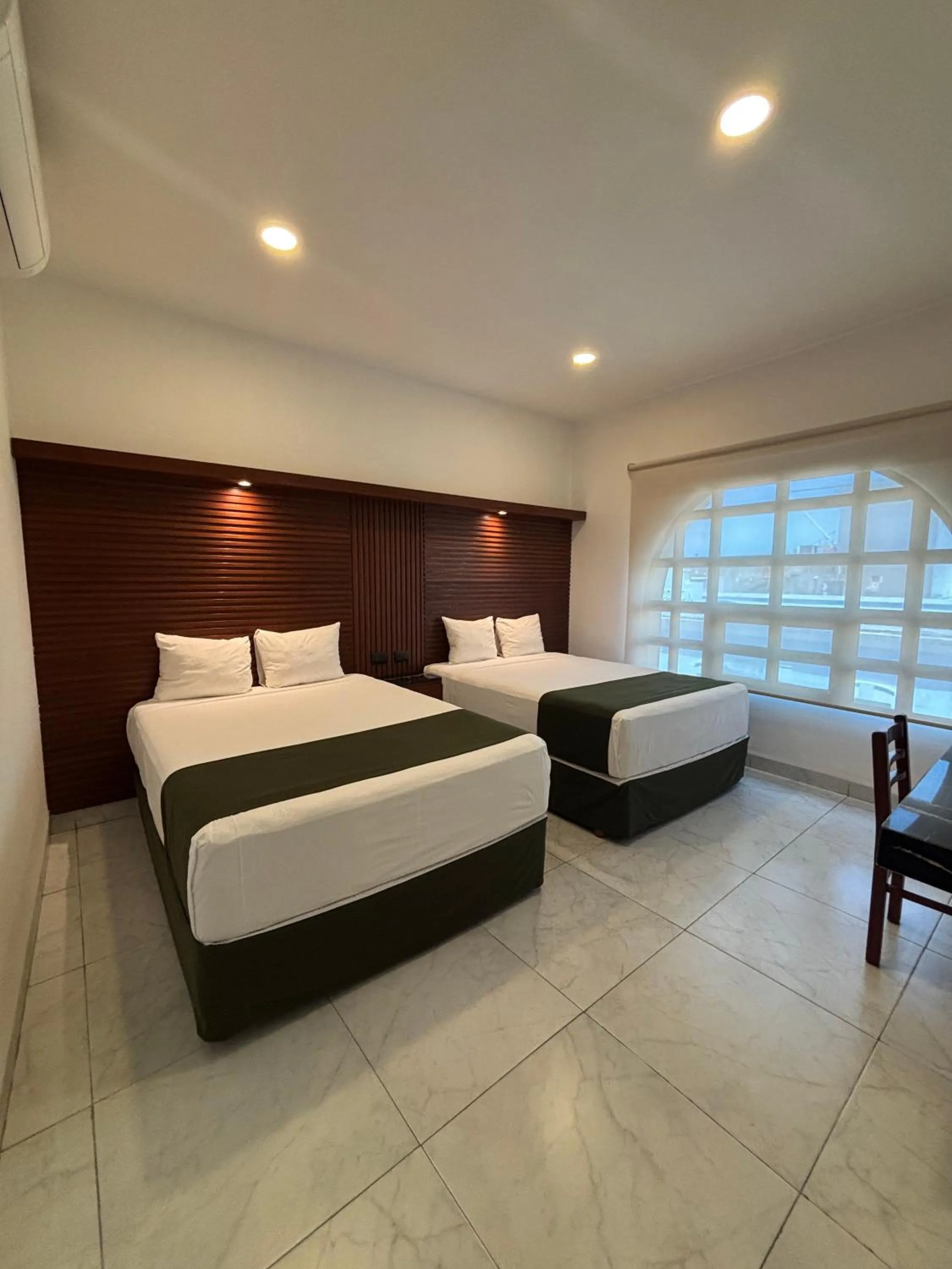 Photo of the whole room, Bed in Hotel Colonial de Merida