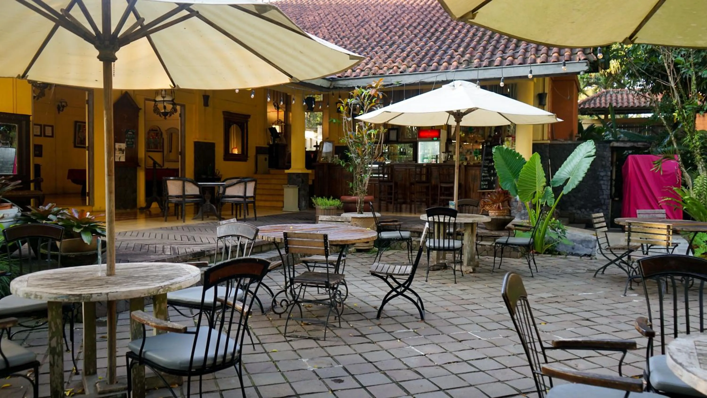 Restaurant/places to eat in Kayu Arum Resort