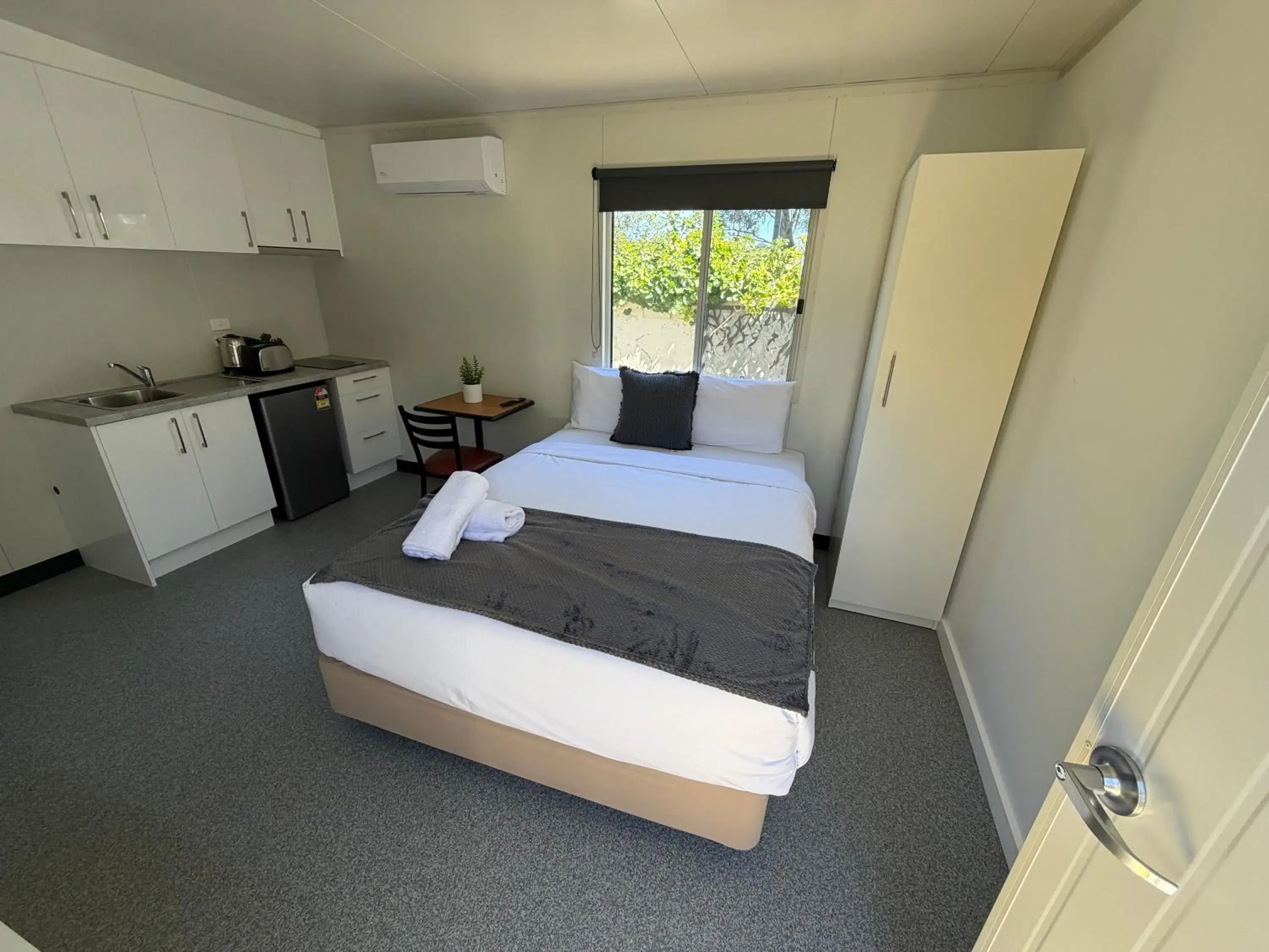 Queen Suite - Disability Access in Ringwood Lake Inn Queen Suite - Disability Access in Ringwood Lake Inn