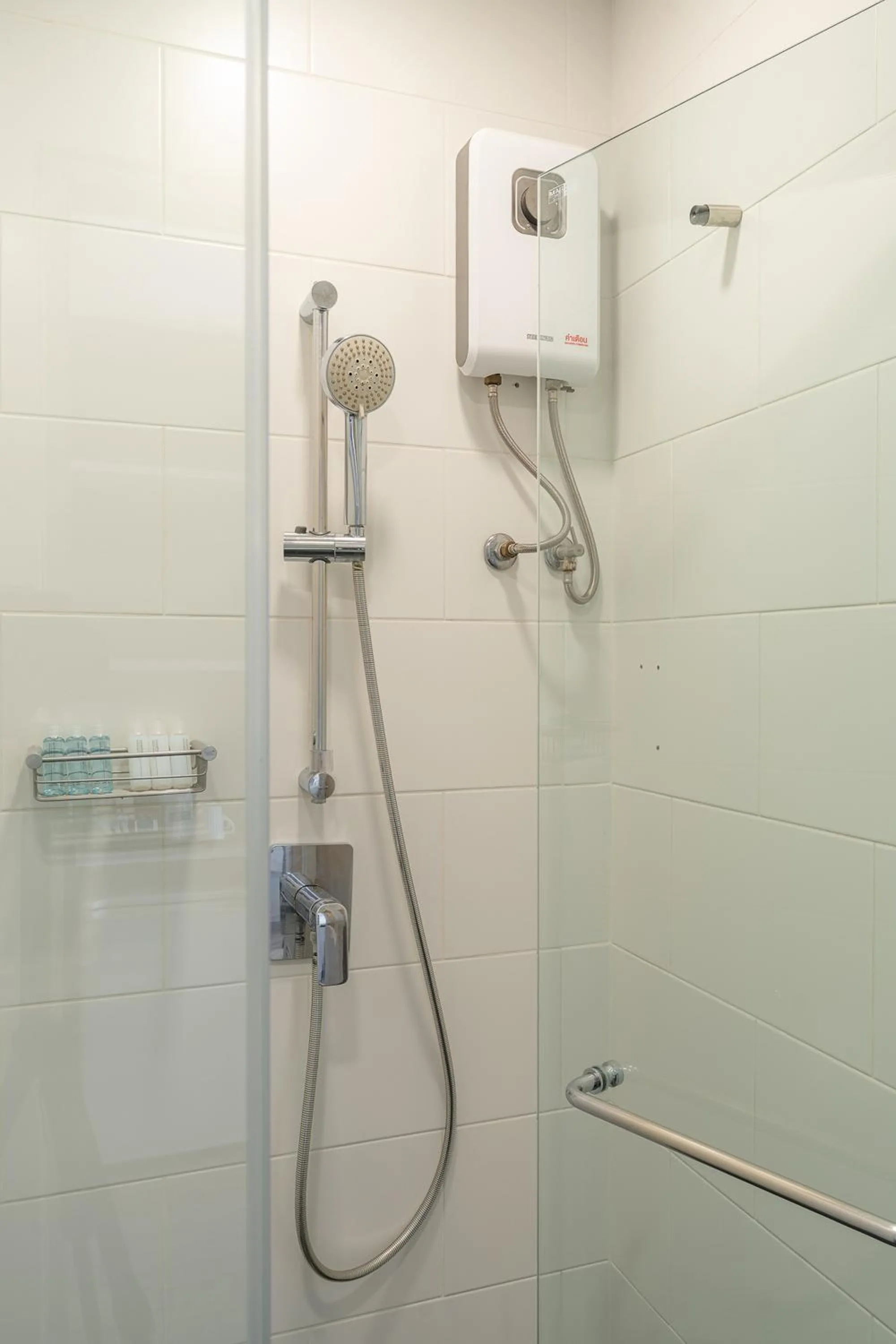 Shower in Ratchadamnoen Residence