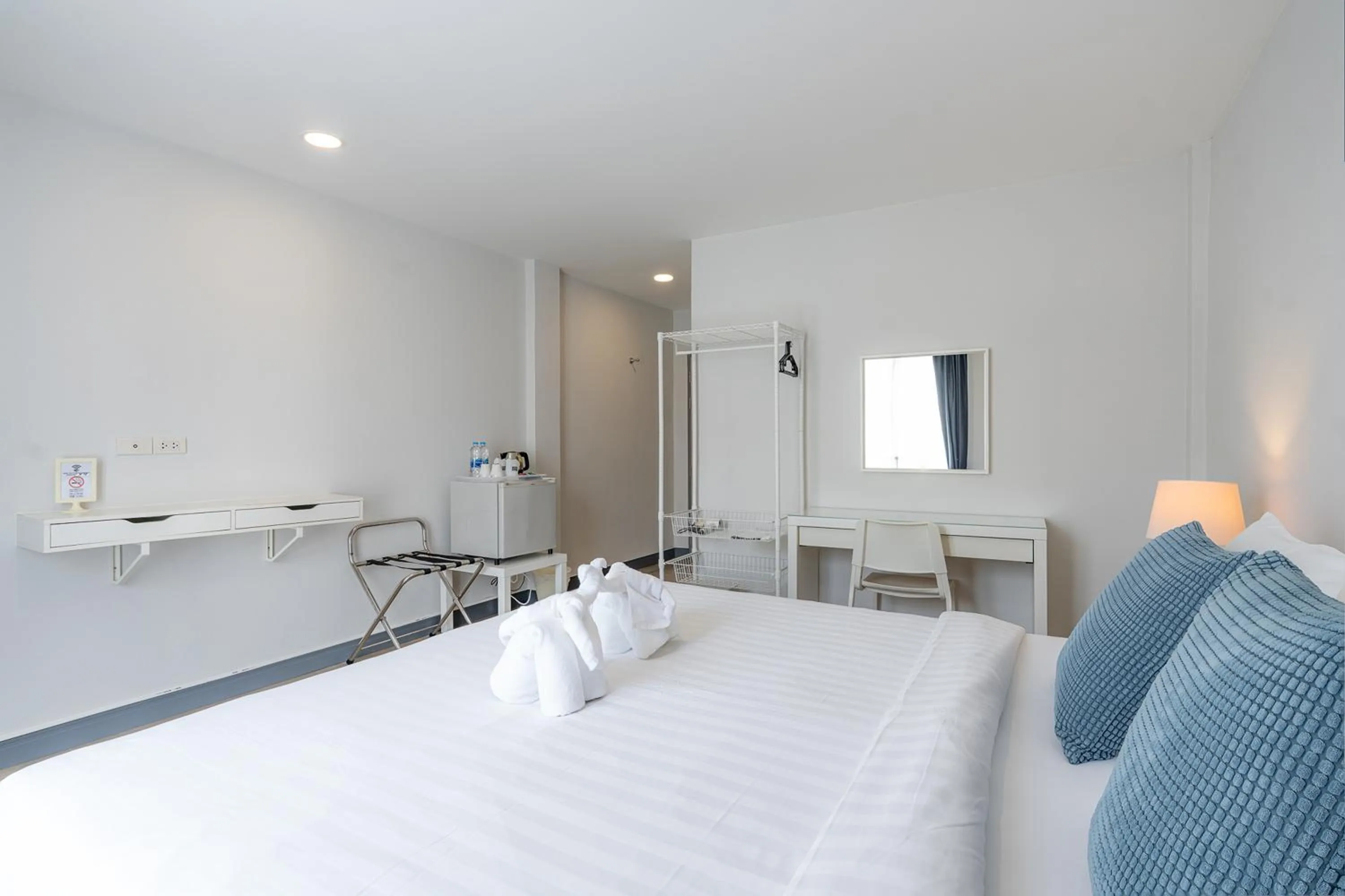 Photo of the whole room, Bed in Ratchadamnoen Residence