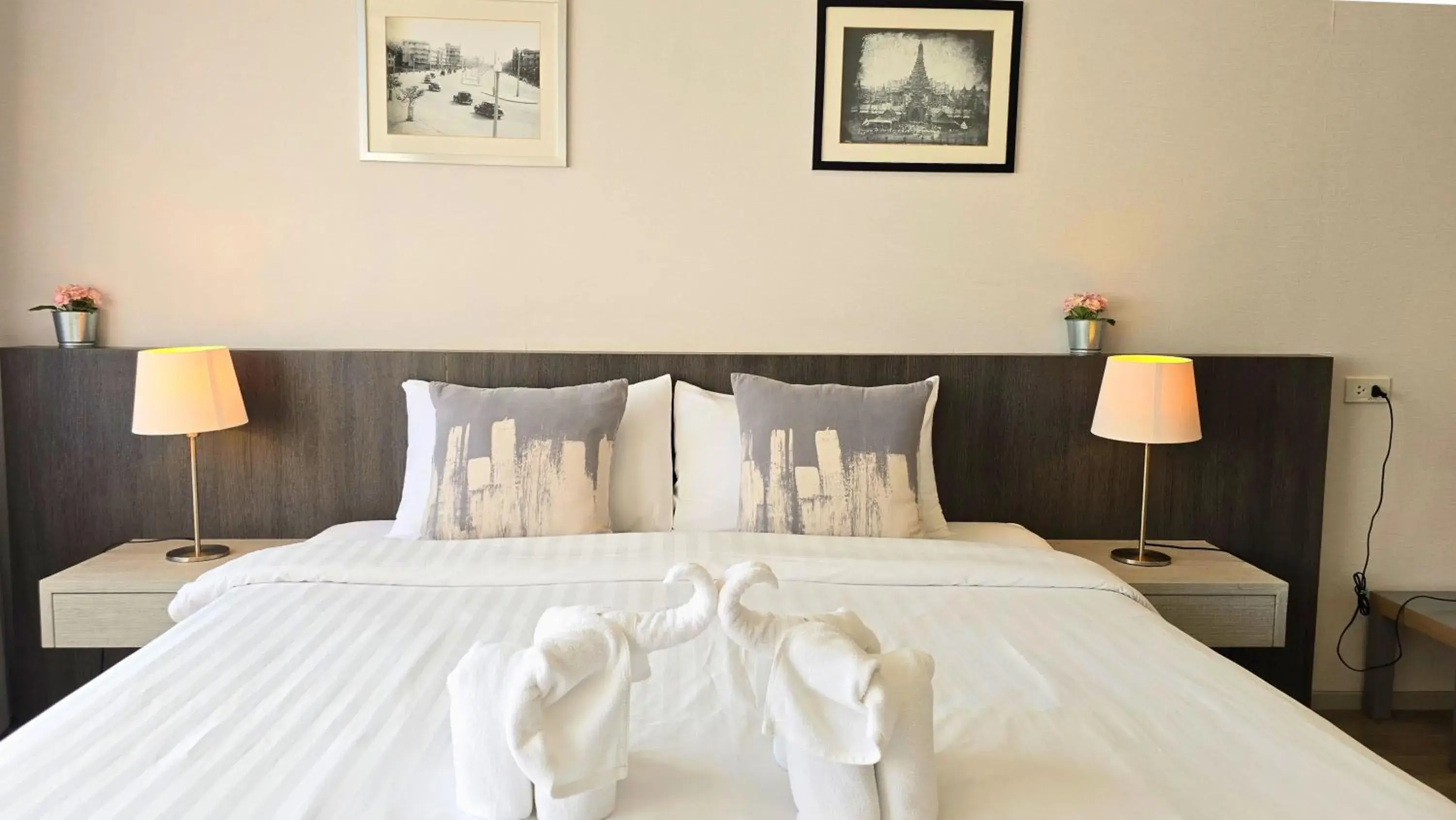 Deluxe Triple Room in Ratchadamnoen Residence Deluxe Triple Room in Ratchadamnoen Residence