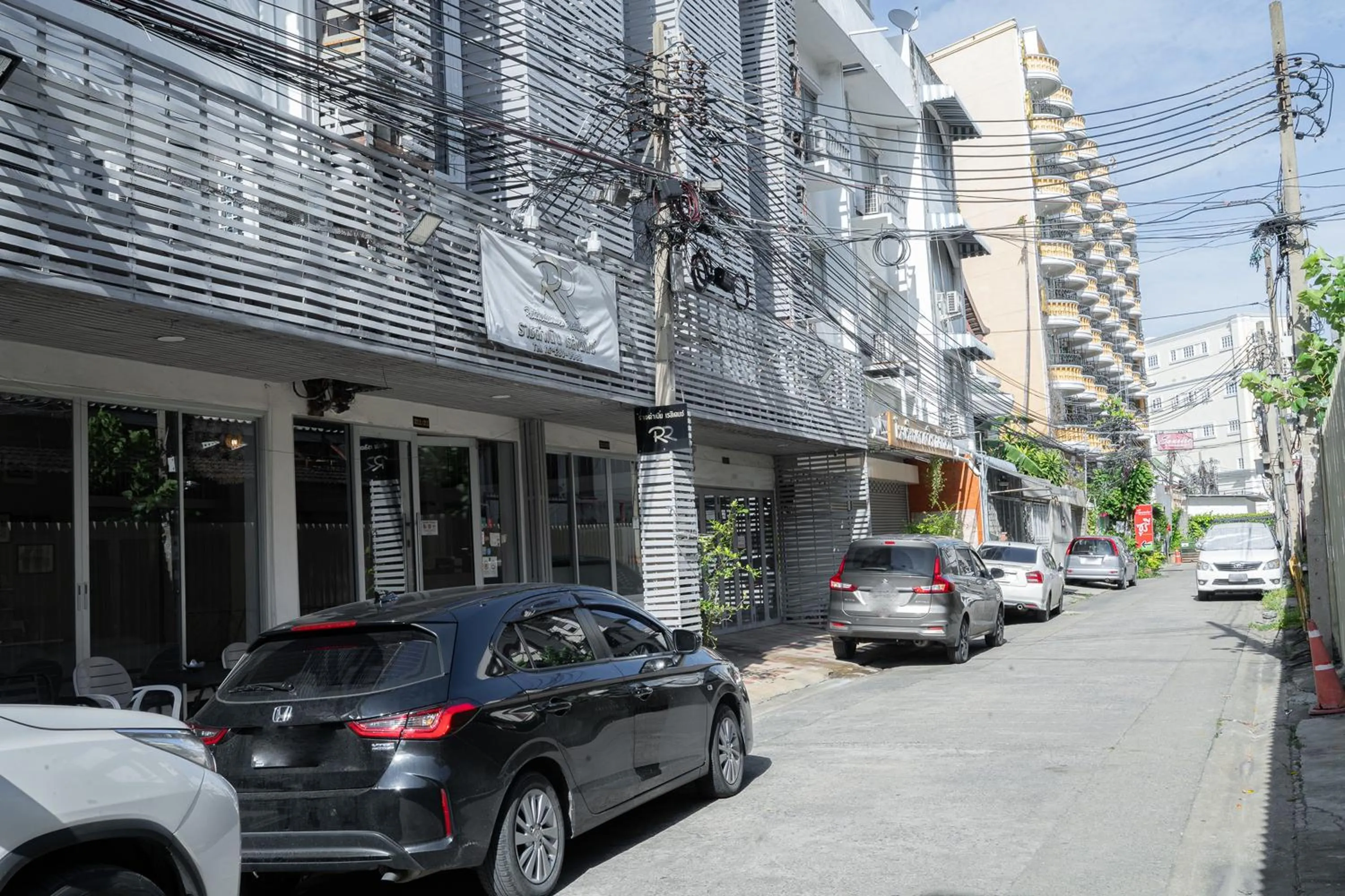 Property building in Ratchadamnoen Residence