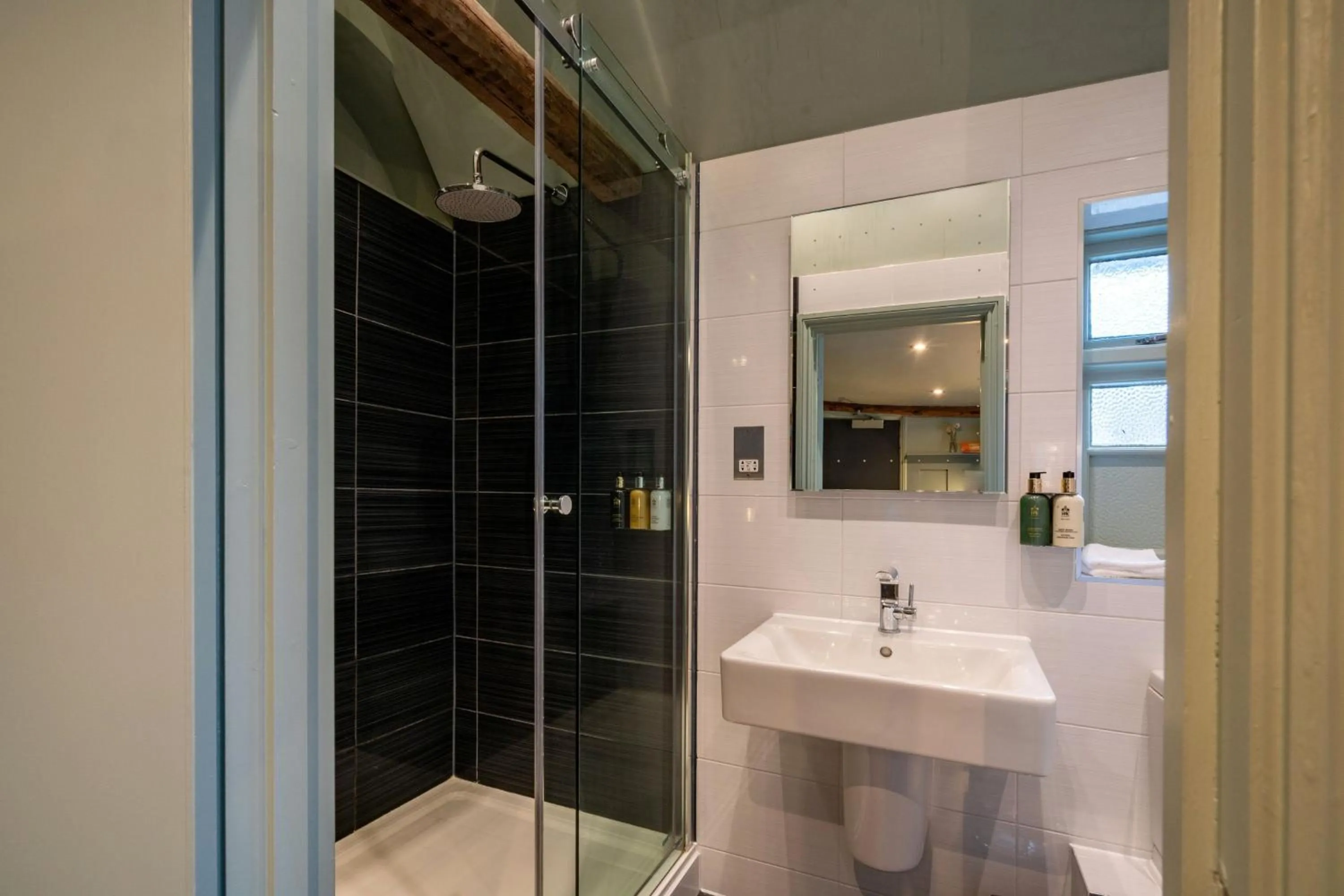 Shower in The Bull Inn