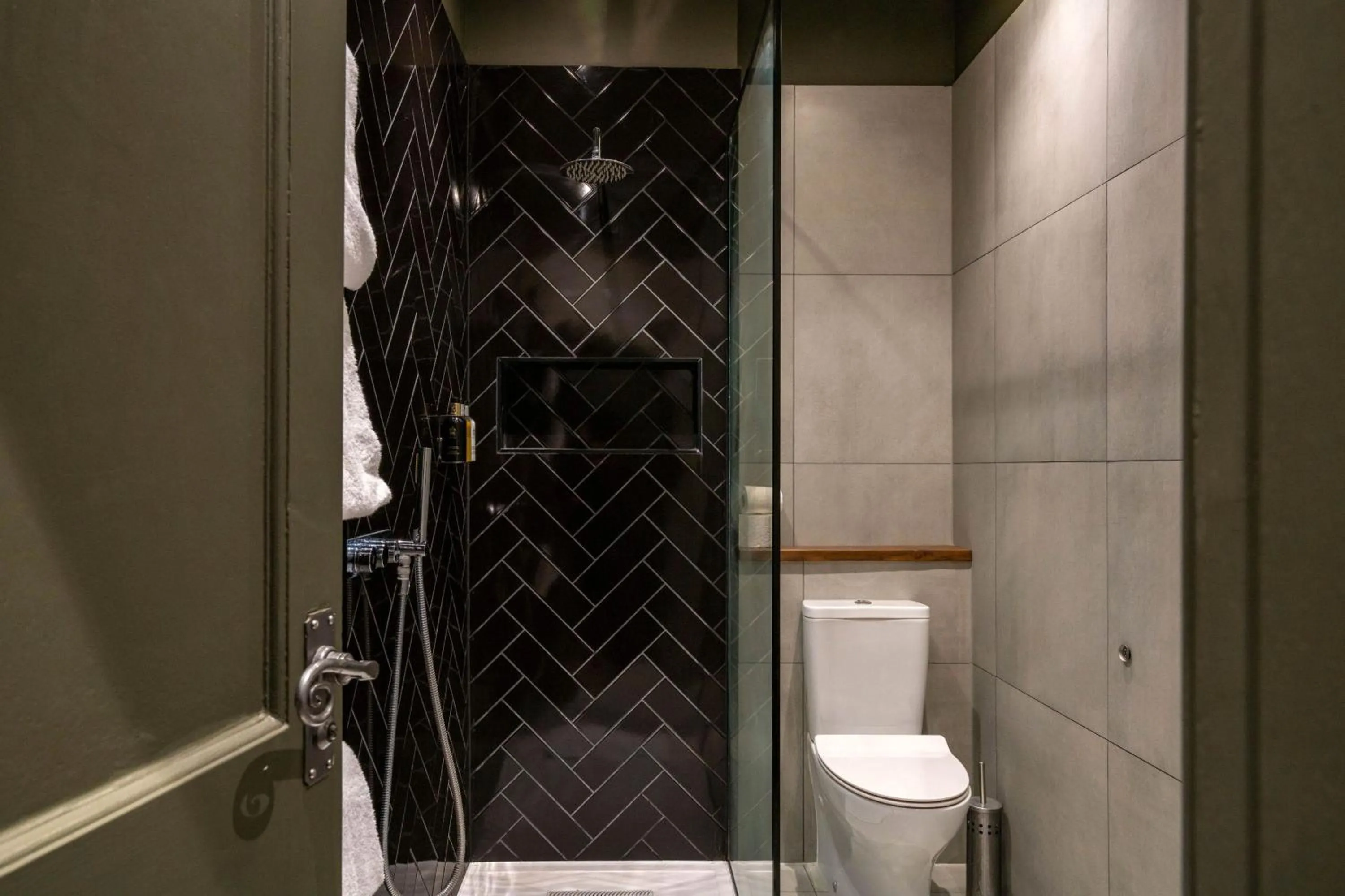 Shower in The Bull Inn