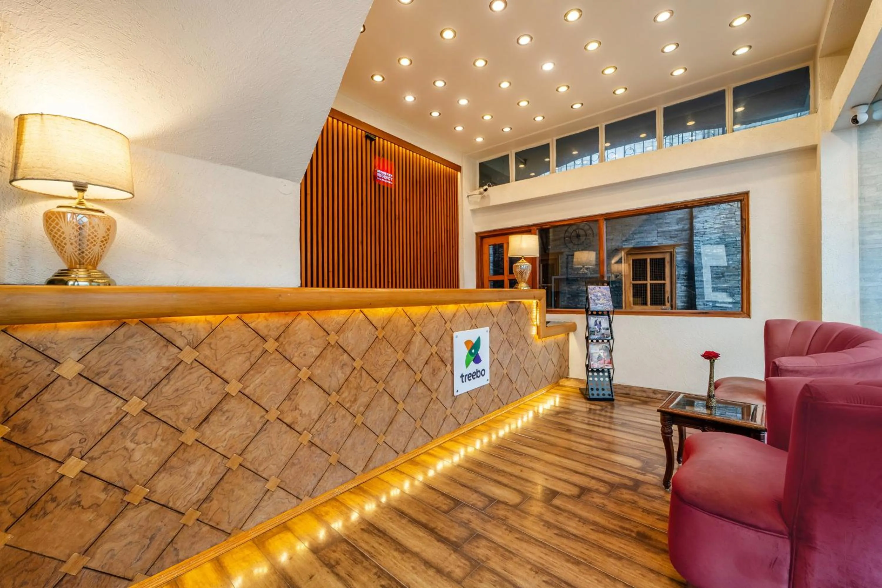 Lobby or reception in Treebo Premium Bridge View Regency, Mall Road
