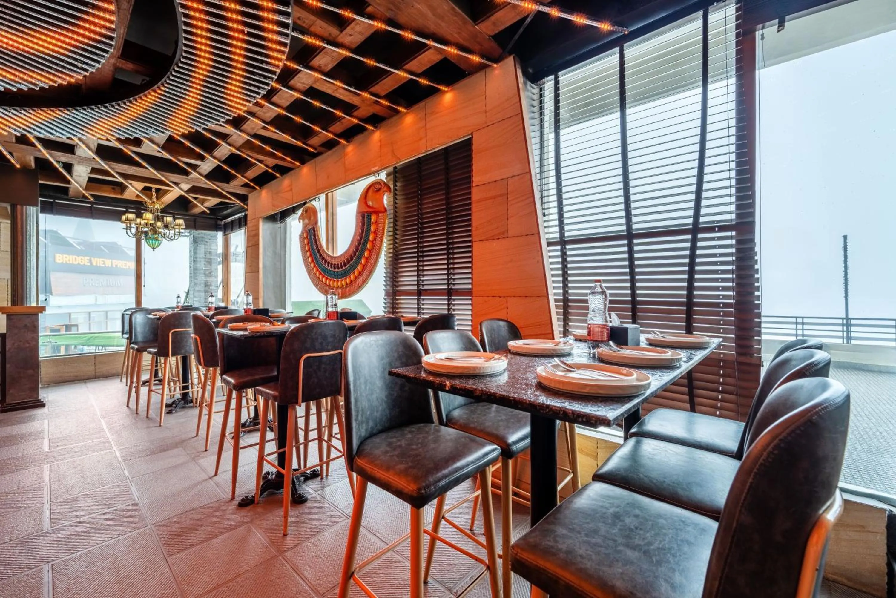 Restaurant/places to eat in Treebo Premium Bridge View Regency, Mall Road