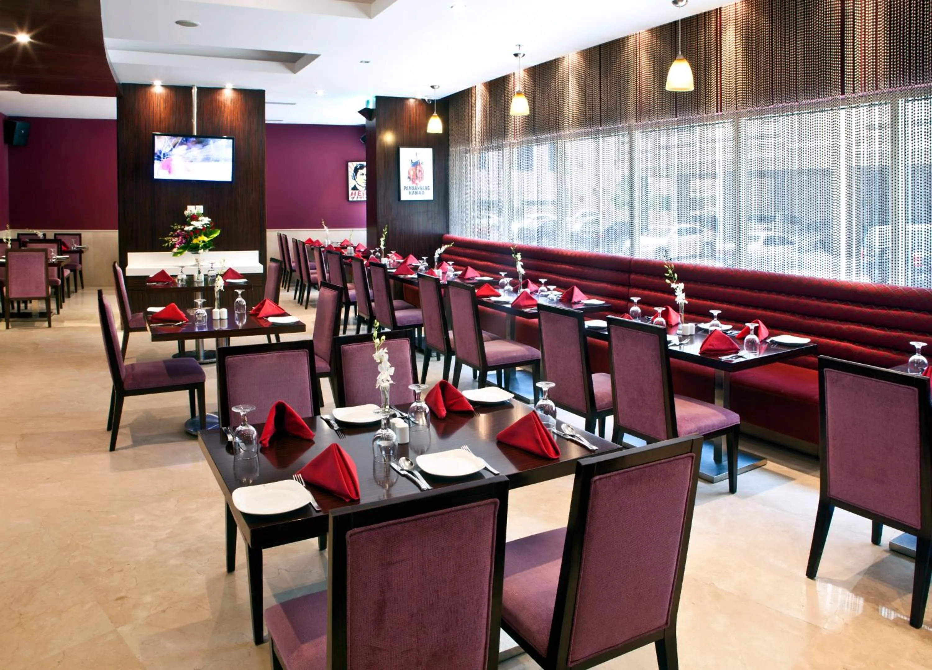 Restaurant/places to eat in Landmark Grand Hotel