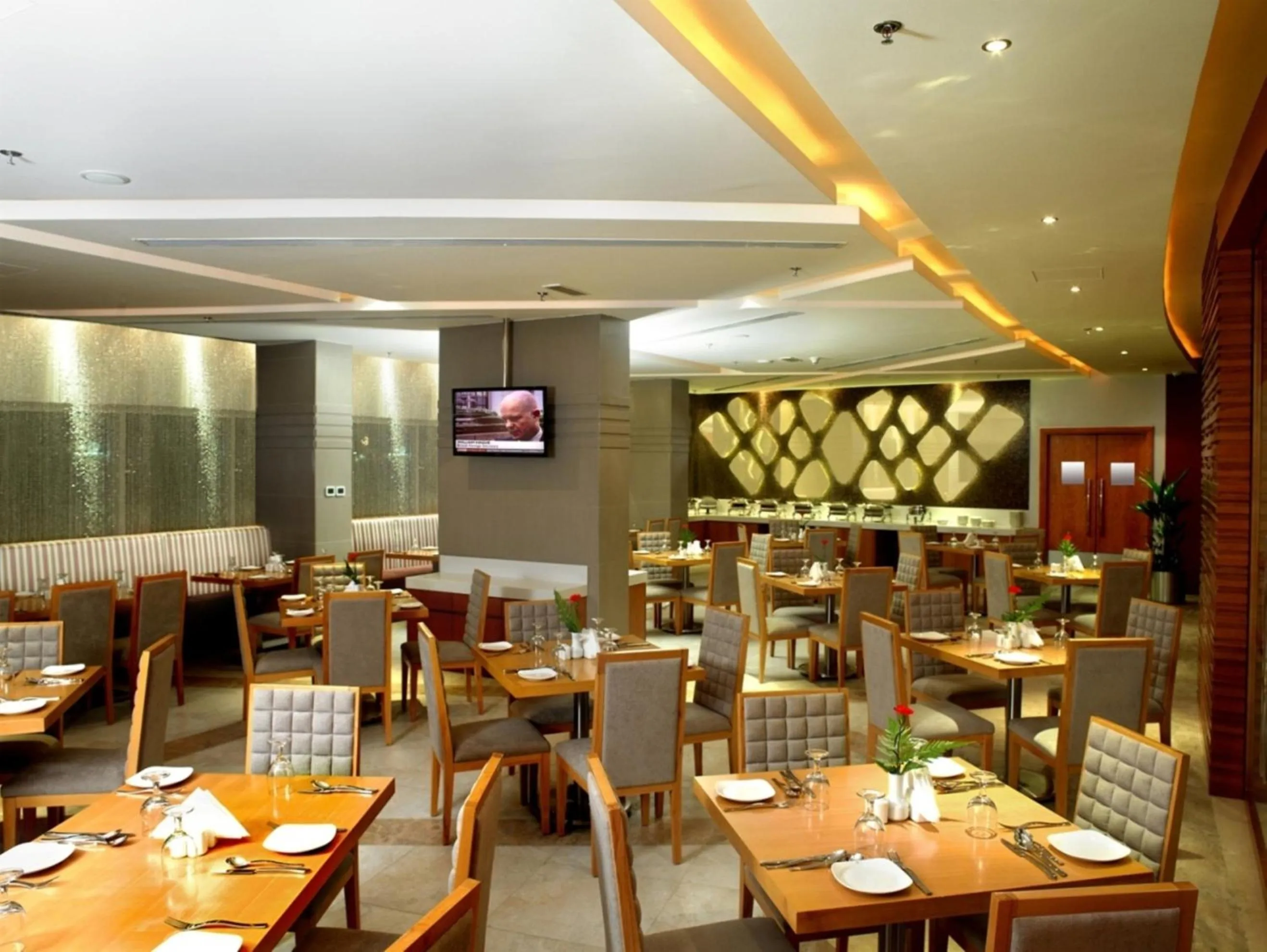 Restaurant/places to eat in Landmark Grand Hotel